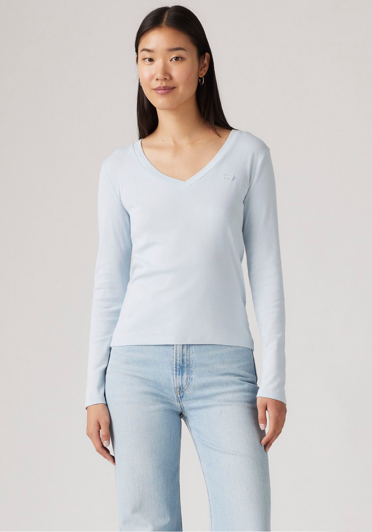 Levi's® Langarmshirt »ESSENTIAL HM LS VNECK«, mit Logo Stickerei