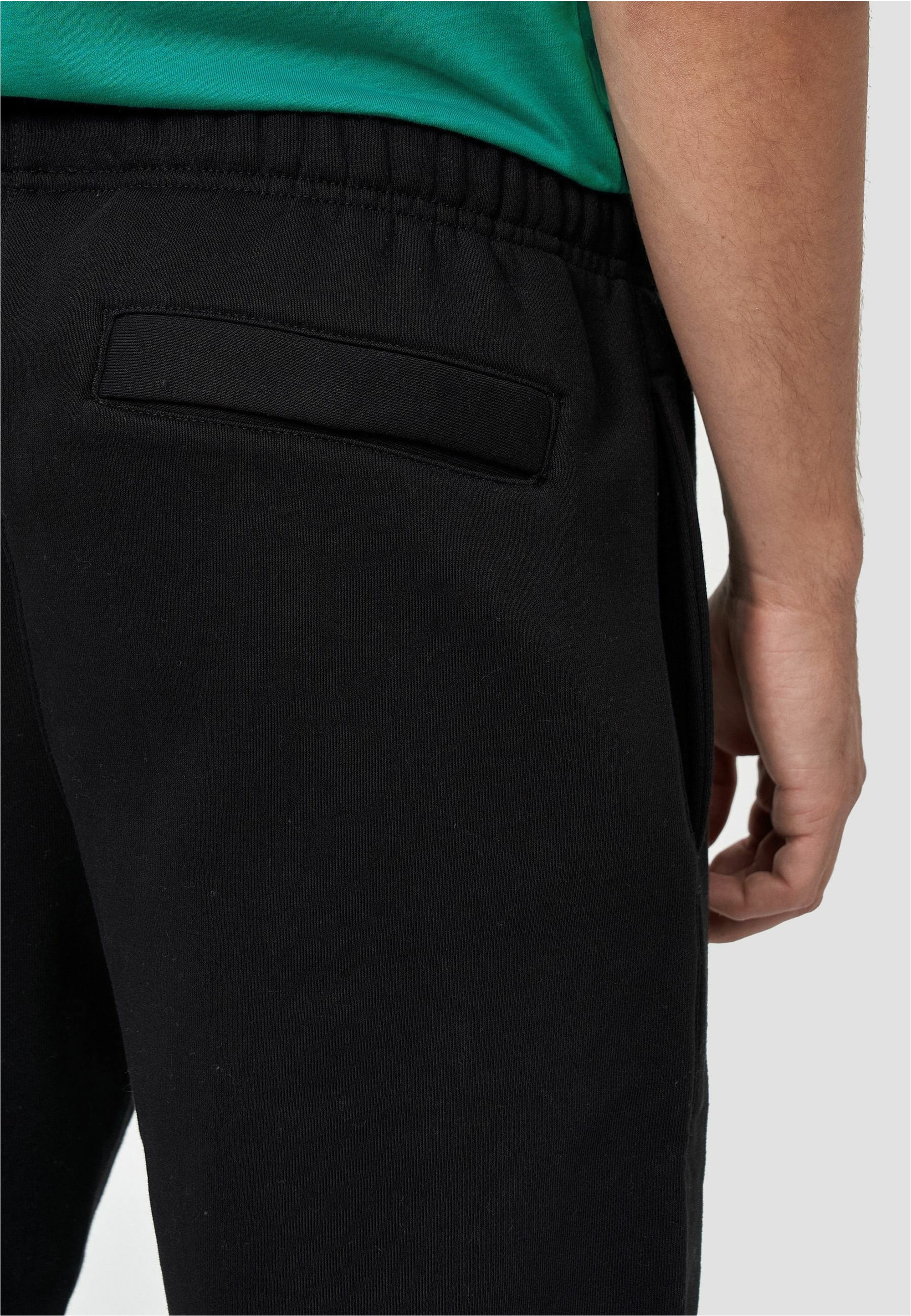 MIKON Sweathose, im modischen Design