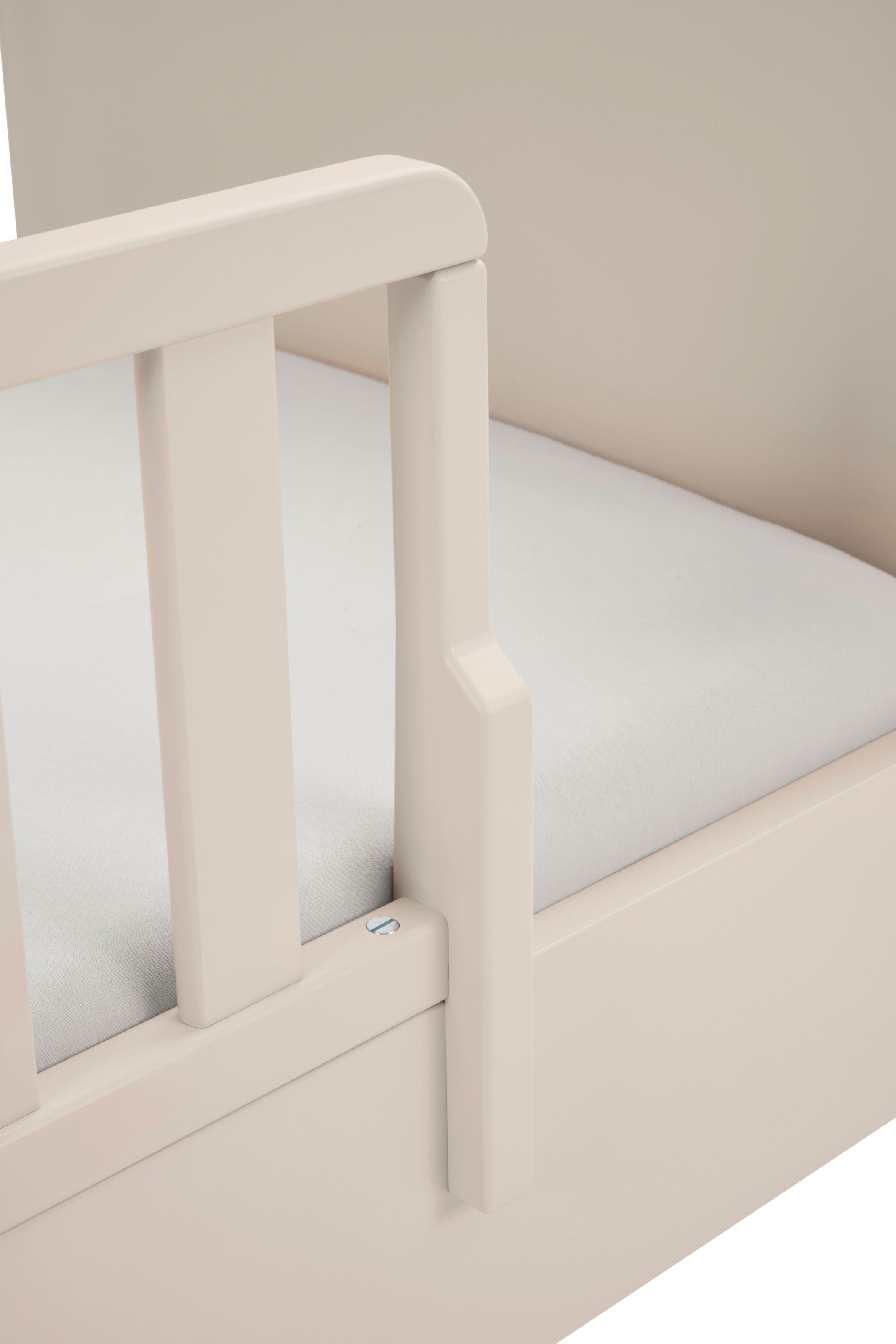 YUNY by PAIDI Babybett »LITTLE SNU 70x140cm in Beige oder Weiß, umbaubares Bodenbett« Kinderbett mit Rausfallschutz aus Massivholz, langlebiges Gitterbett