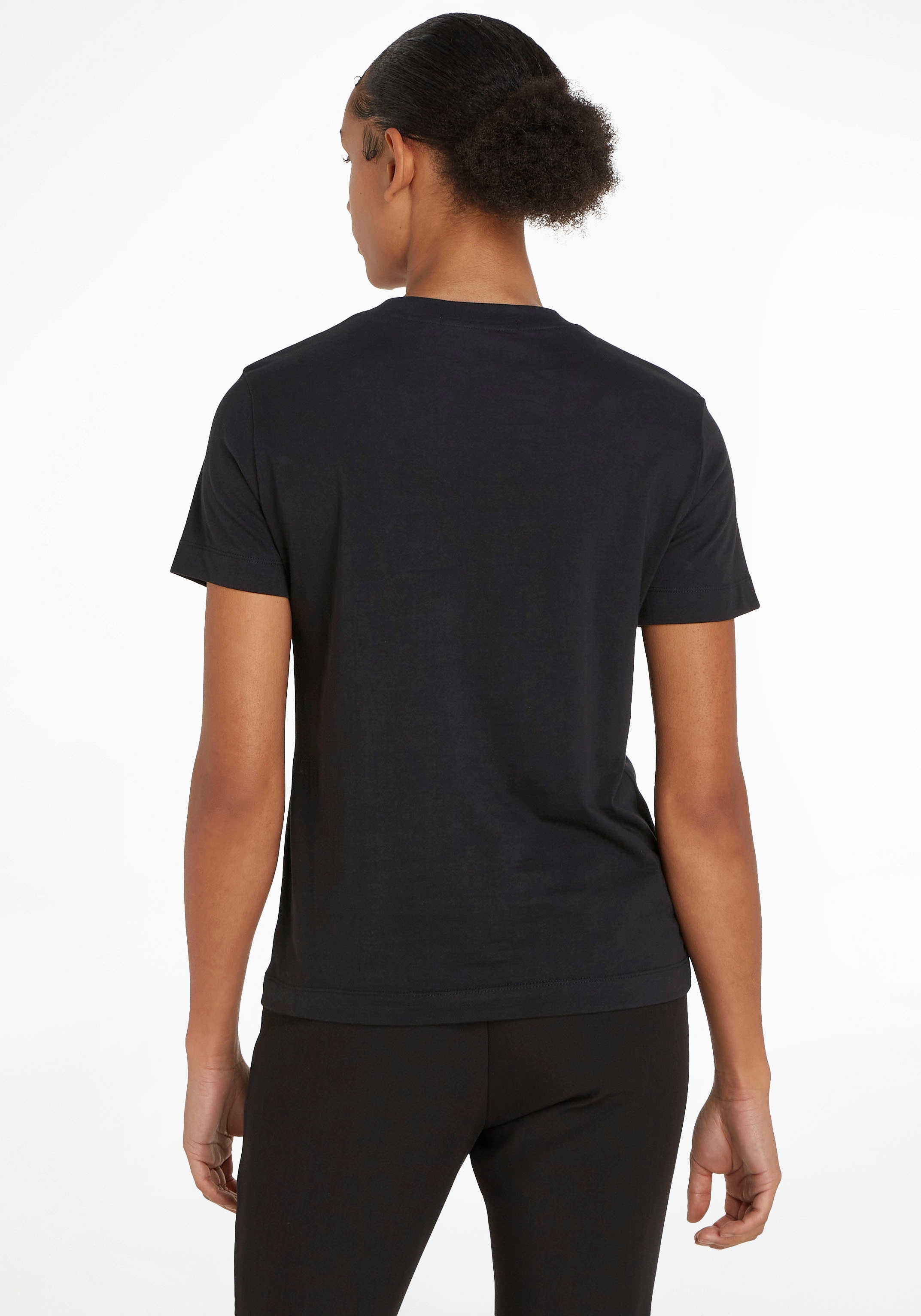LOGO STRAIGHT Calvin Calvin T-Shirt Klein MODERN TEE«, Klein Friday Black mit »STACKED BAUR dezentem Jeans Logodruck | Jeans