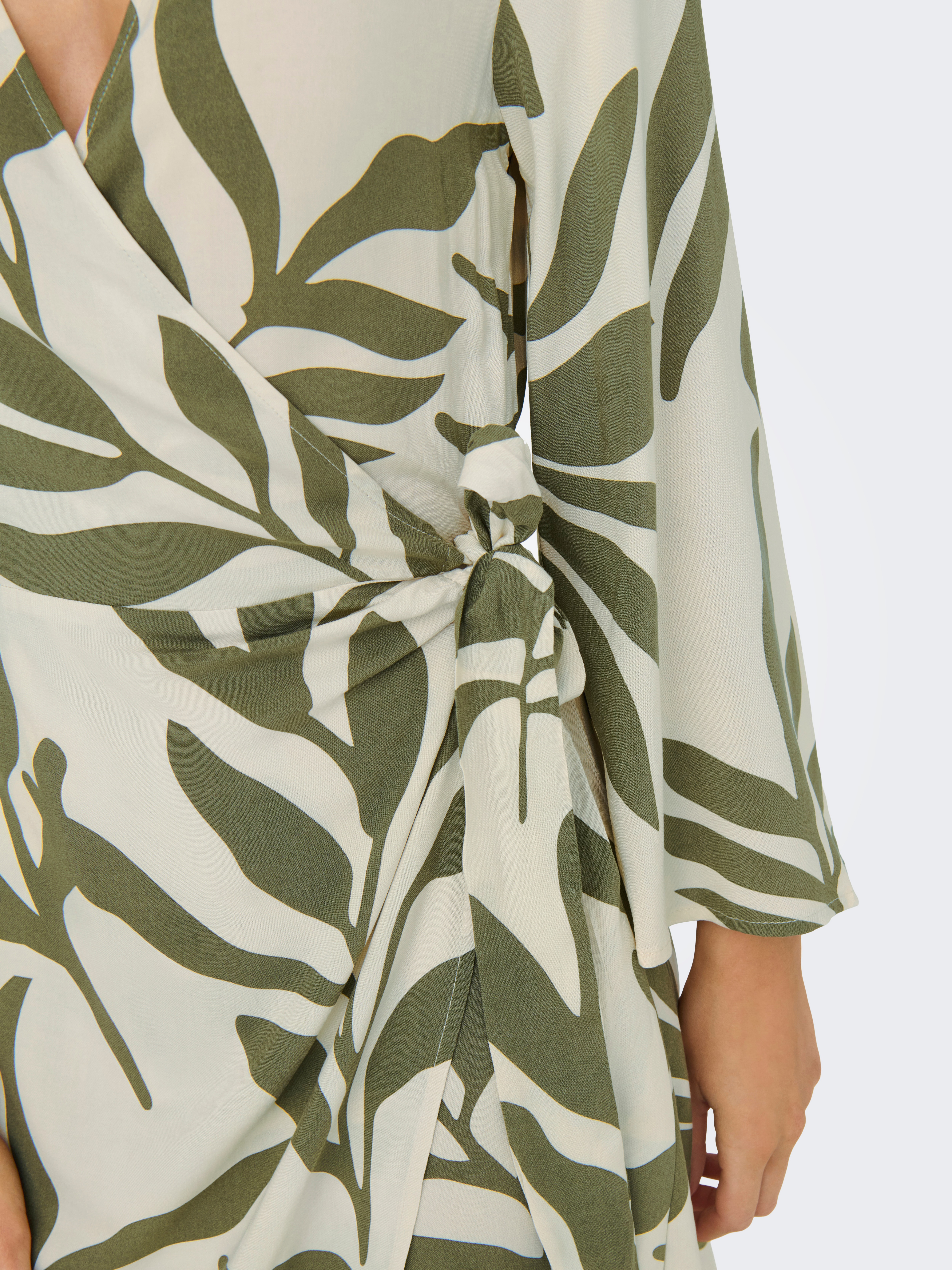 Thumbnail - JDY Wickelkleid "JDYSEZEN LIFE 7/8 SHORT DRESS WVN DIA" Sommerkleid