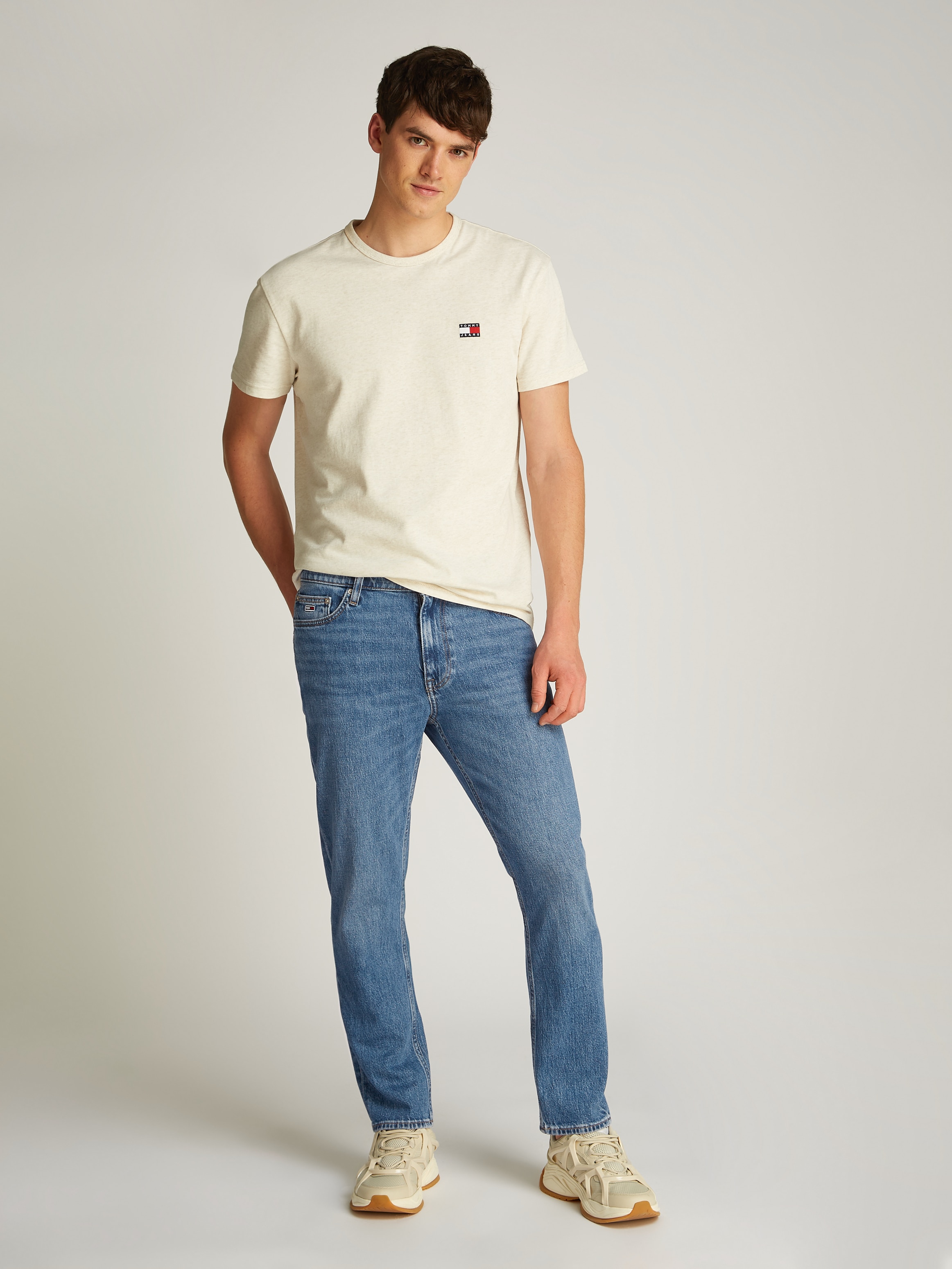 Tommy Jeans Regular-fit-Jeans »DAD JEAN RGLR TPRD«, mit Logoprägung