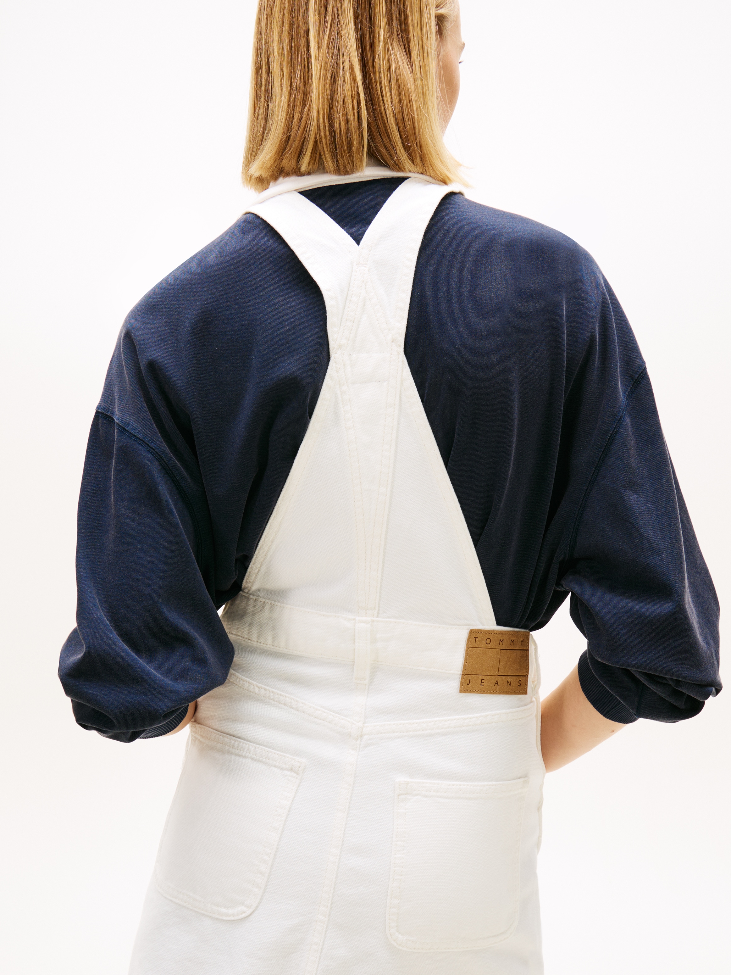 Tommy Jeans Latzkleid »DENIM DUNGAREE DRESS FLG BJ6099« Brusttasche | Eingrifftaschen | Gesäßtaschen in Mini-Länge, Regular Fit