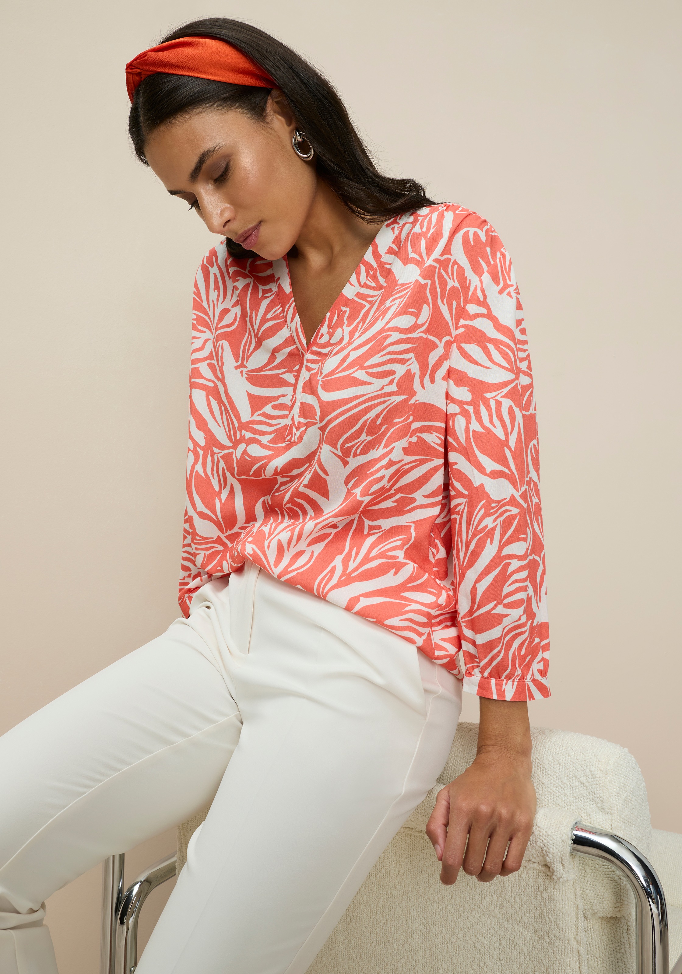 Thumbnail - Tamaris Druckbluse mit 3/4 Ärmeln und femininen V-Ausschnitt