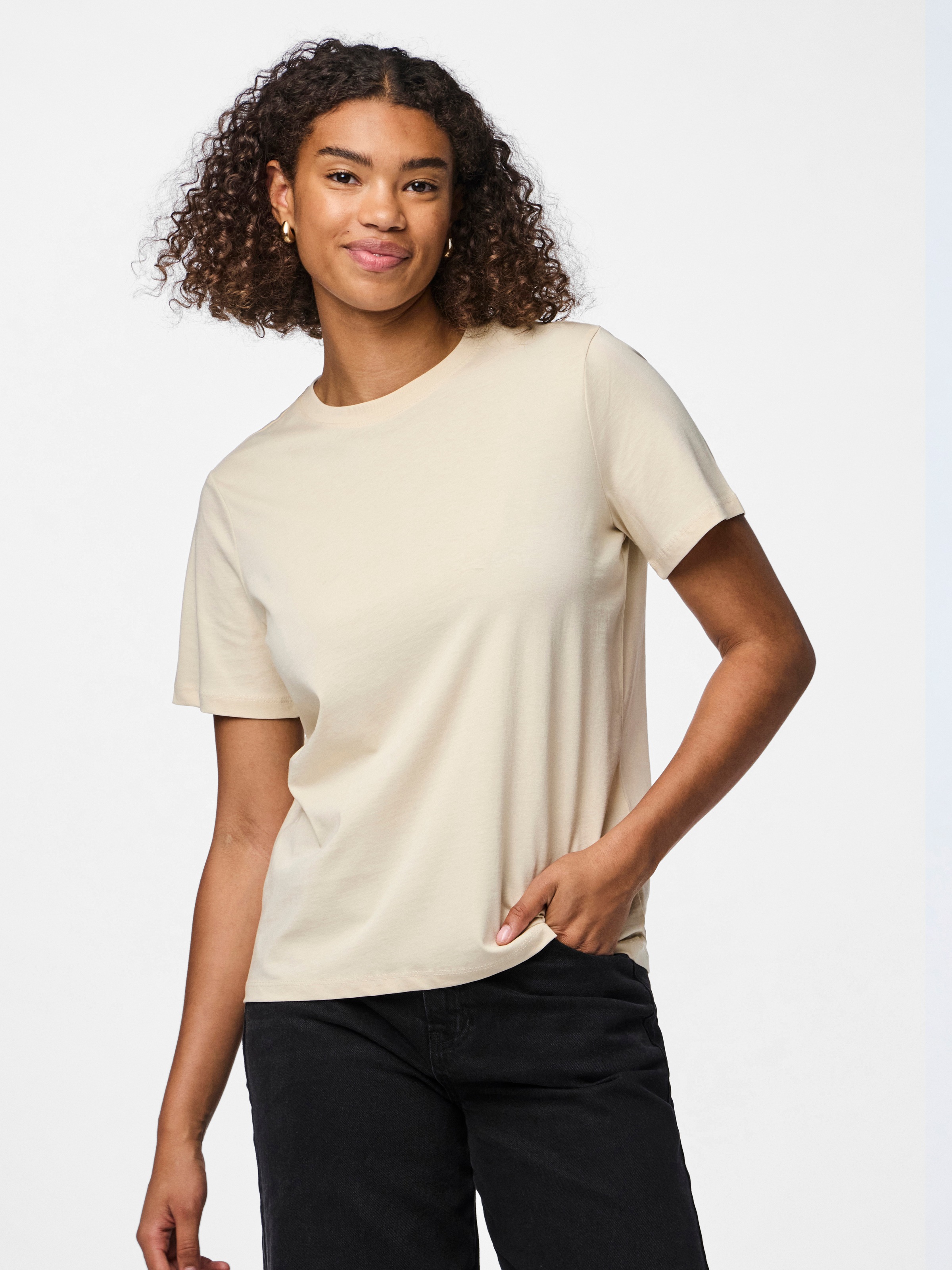 pieces Rundhalsshirt "PCRIA SS SOLID TEE NOOS BC" günstig online kaufen