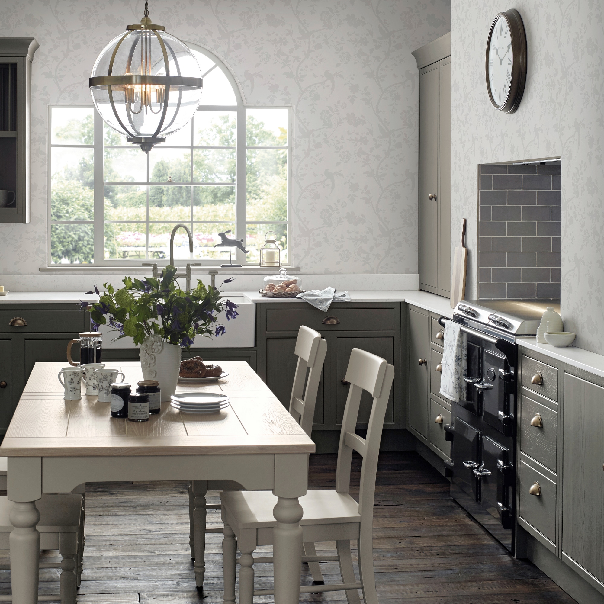 LAURA ASHLEY Vliestapete »Oriental« gemustert glatt FSC® zertifiziert, mit lebhaftem Druck, 10 Meter Länge