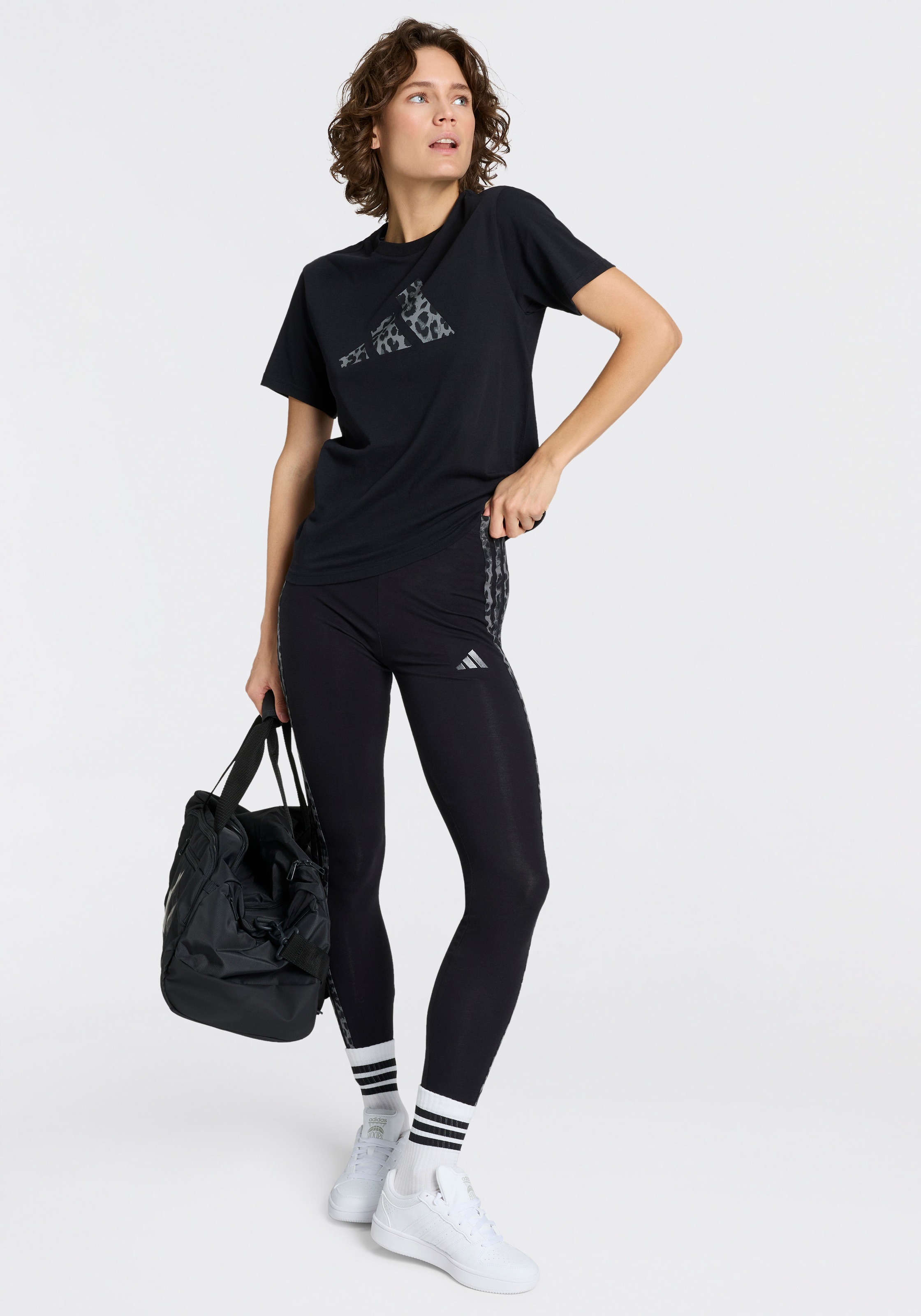 adidas Sportswear T-Shirt »GRAPHIC MIT ANIMALPRINT« mit Rundhalsausschnitt, ohne Verschluss, sportlicher Stil
