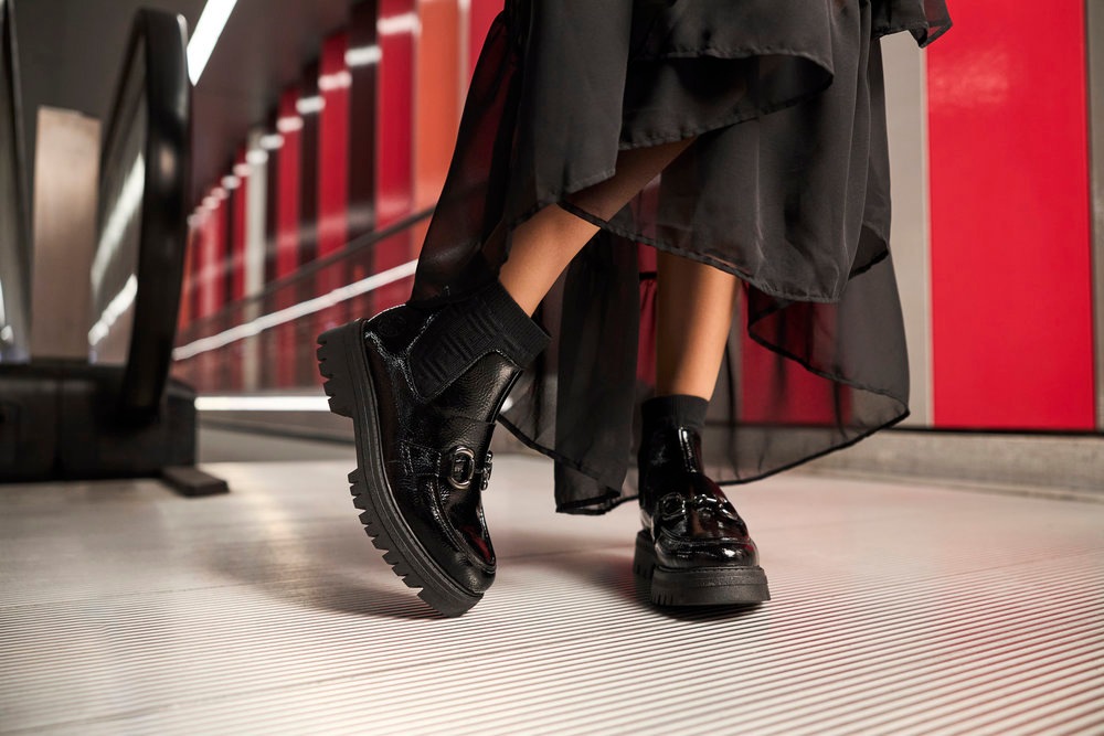 Thumbnail - Rieker Schlupfboots Stiefelette, Plateauboots, Profilsohle, Blockabsatz, zum Schlupfen