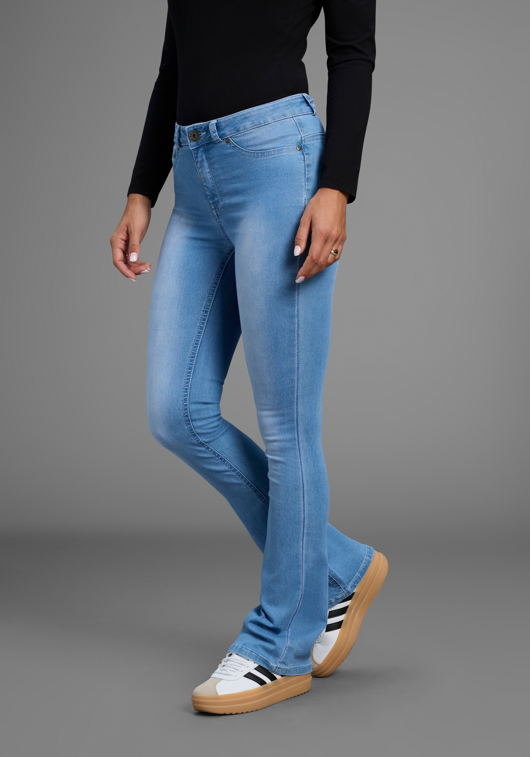 Arizona Bootcut-Jeans "Ultra Stretch", ausgestellte Beinform, Used-Waschung günstig online kaufen