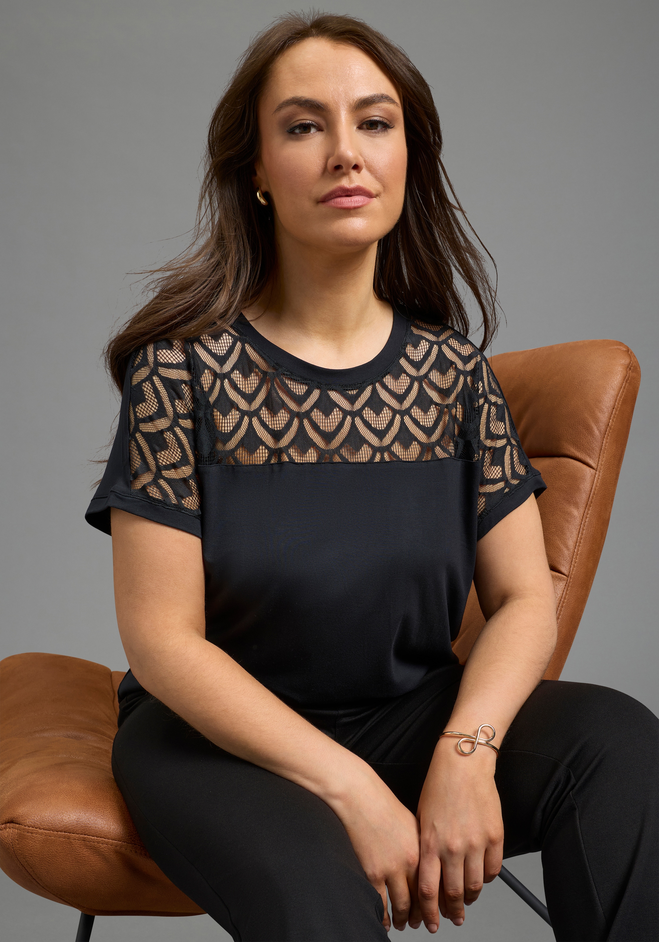 Laura Scott CURVE T-Shirt "Große Größen" figurumspielende Passform, mit Rundhalsausschnitt und Spitzendetails