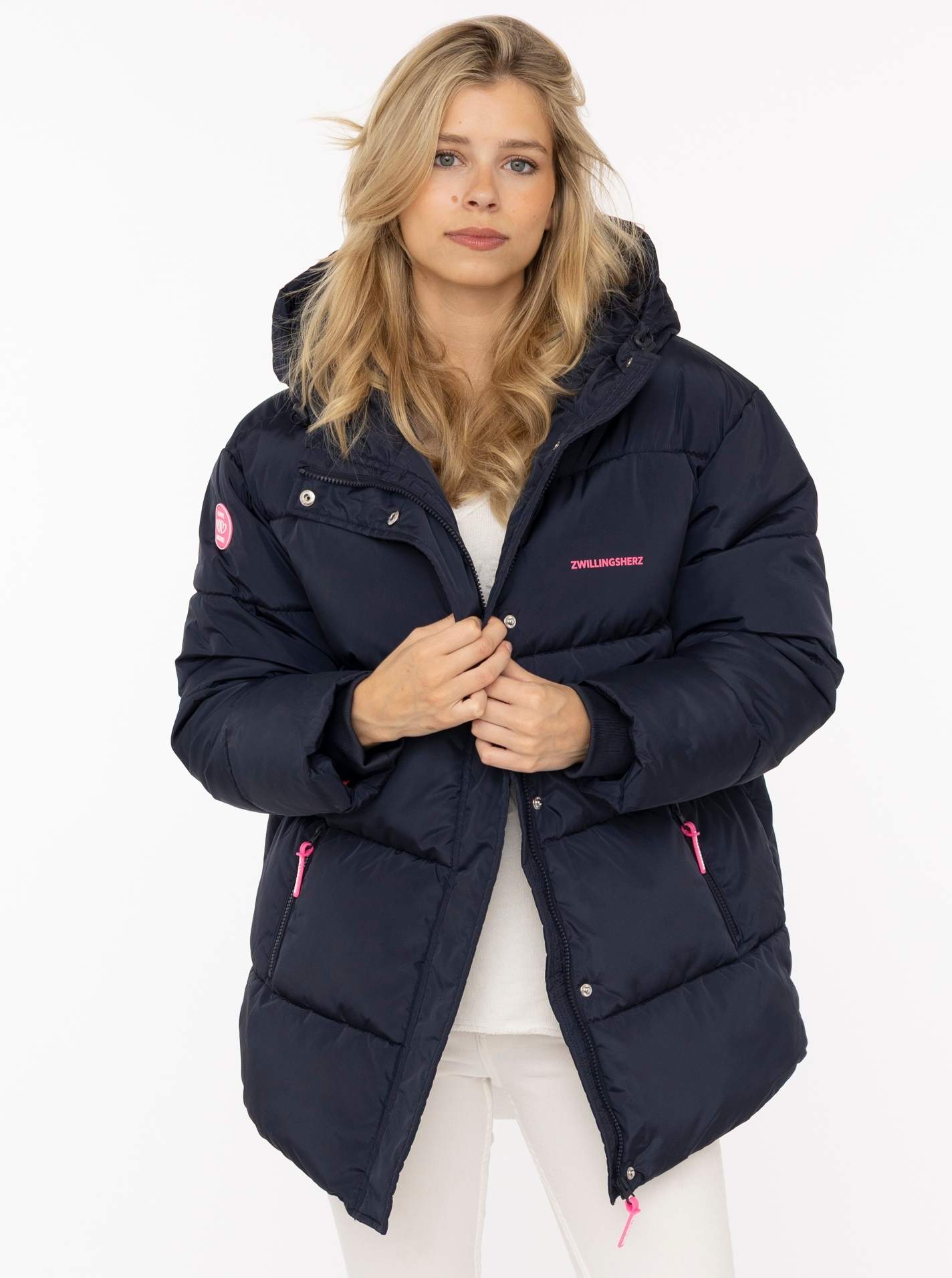 Zwillingsherz Steppjacke "„Love More“" Kapuze mit Tunnelzug, verdeckter Reißverschluss, dezente Details