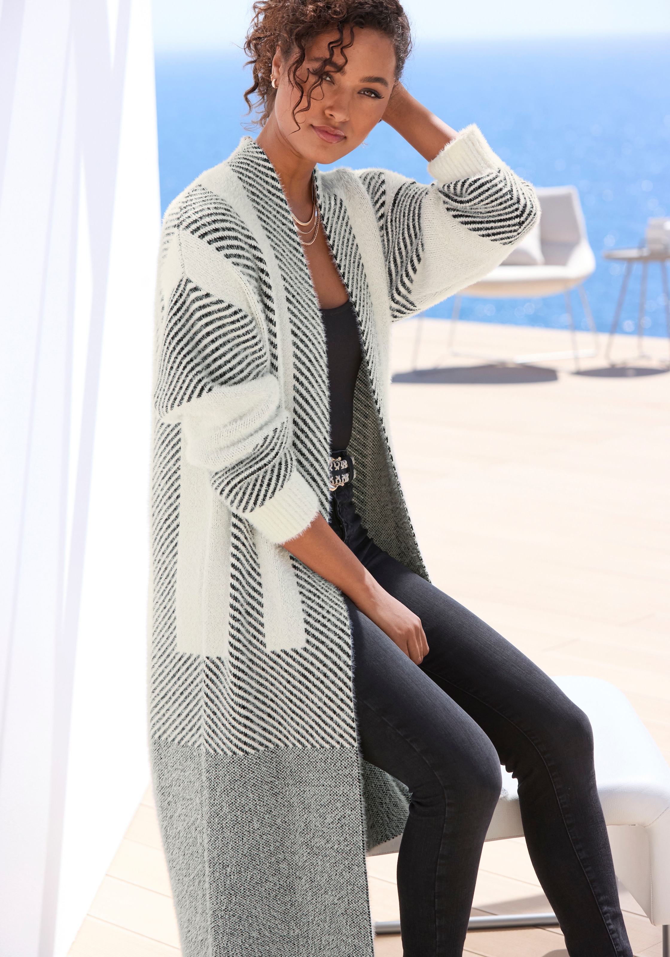 LASCANA Longstrickjacke, aus flauschigem Strick, Cardigan mit langen Ärmeln günstig online kaufen