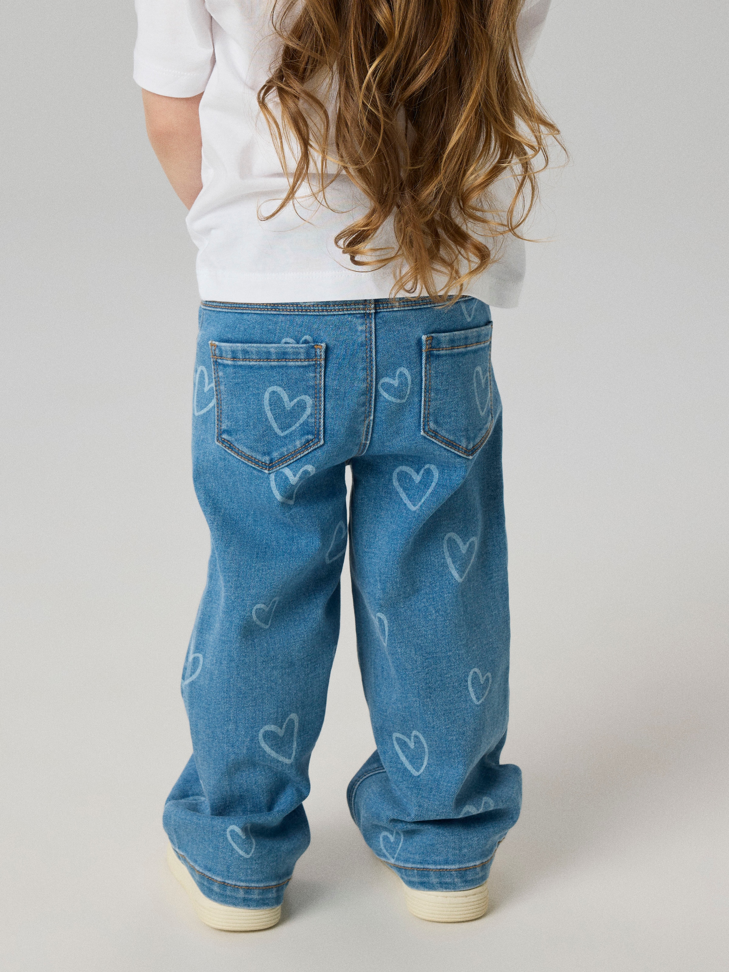 Name It Weite Jeans »NMFROSE WIDE AOP JEANS 4044-ON NOOS« Baumwollmischung, regular fit, Allover Herzchen Druck
