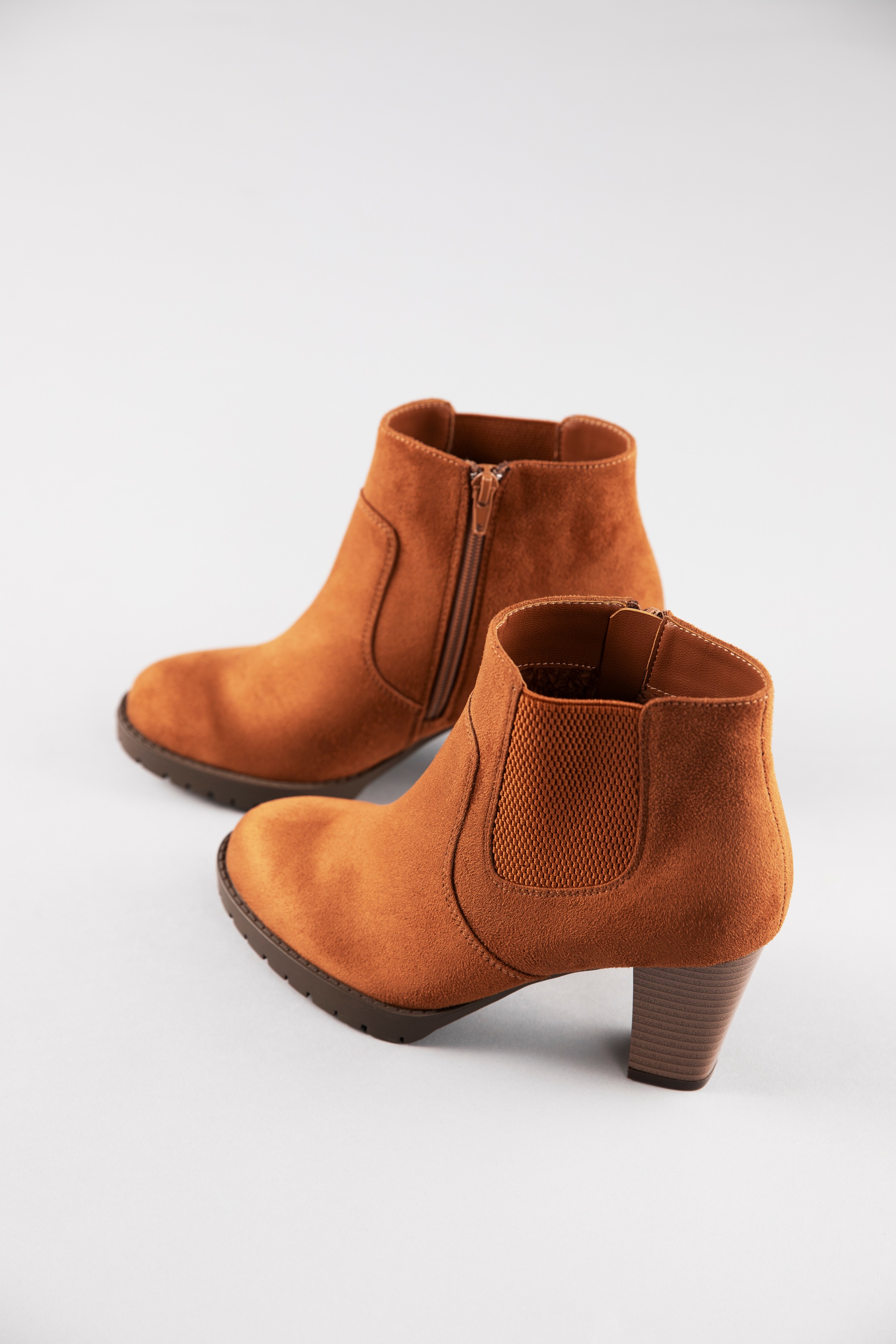 Aniston SHOES Stiefelette, Ankleboots mit seitlichem Stretcheinsatz - NEUE KOLLEKTION