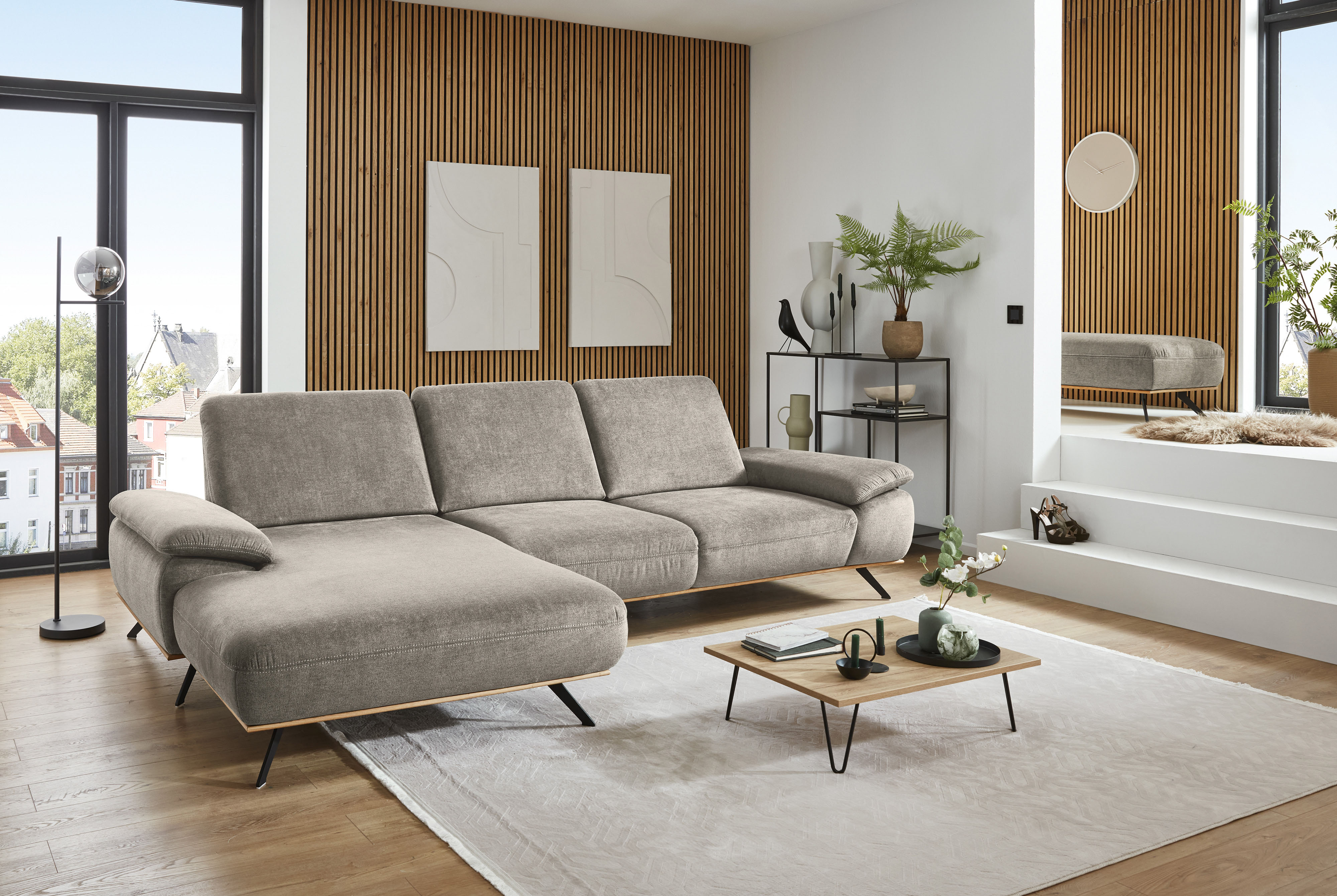 Die PlanBar Ecksofa "ZE-EM18063, Breite 322 cm" wahlweise mit Sitztiefen- und Armteilverstellung