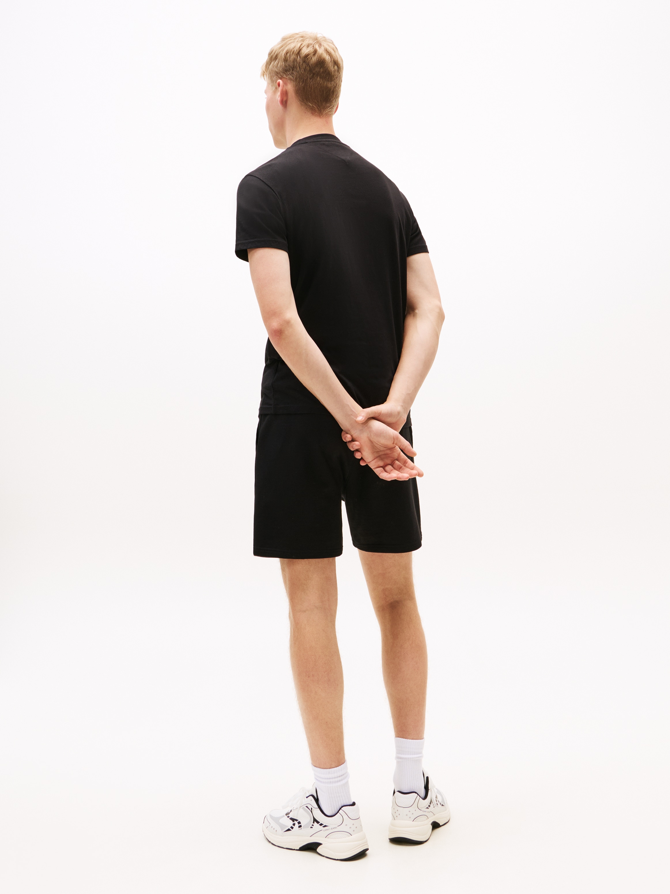 Tommy Jeans T-Shirt »TJM SLIM STACK LOGO TEE EXT«, Mit Rundhalsausschnitt