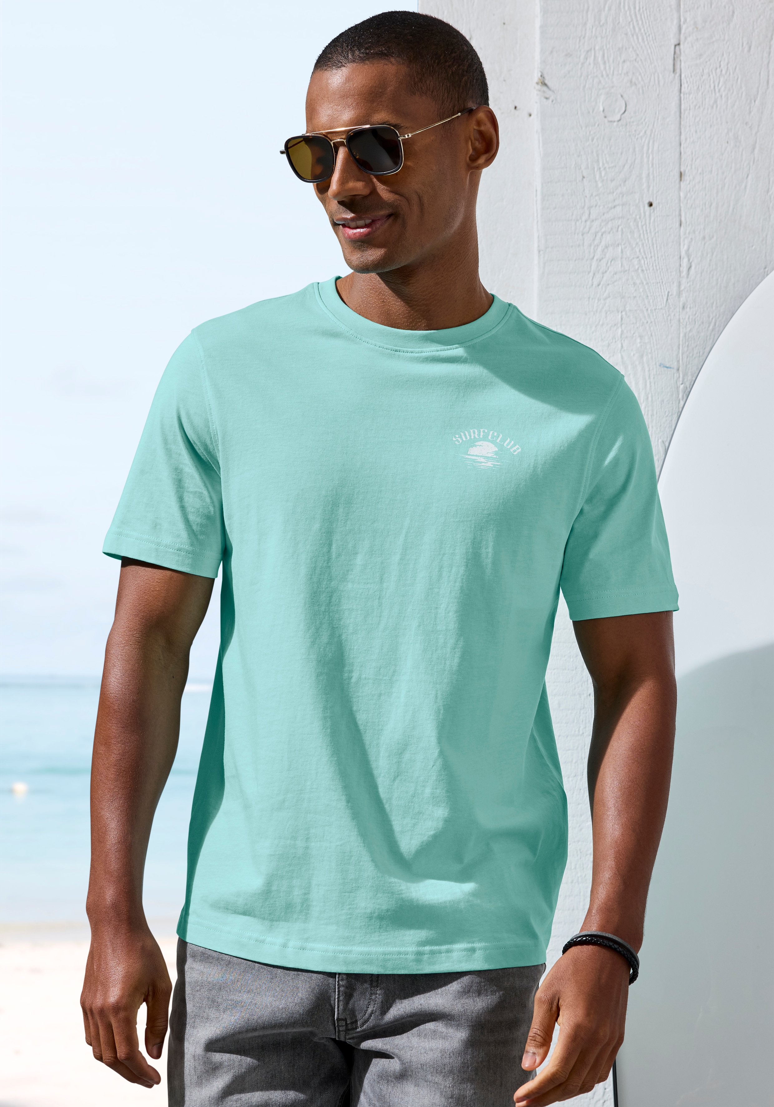 Beachtime T-Shirt ", sommerliches Shirt mit modischem Surfer Print" Regular-Fit, mit kleinem Print vorn und großem Print hinten