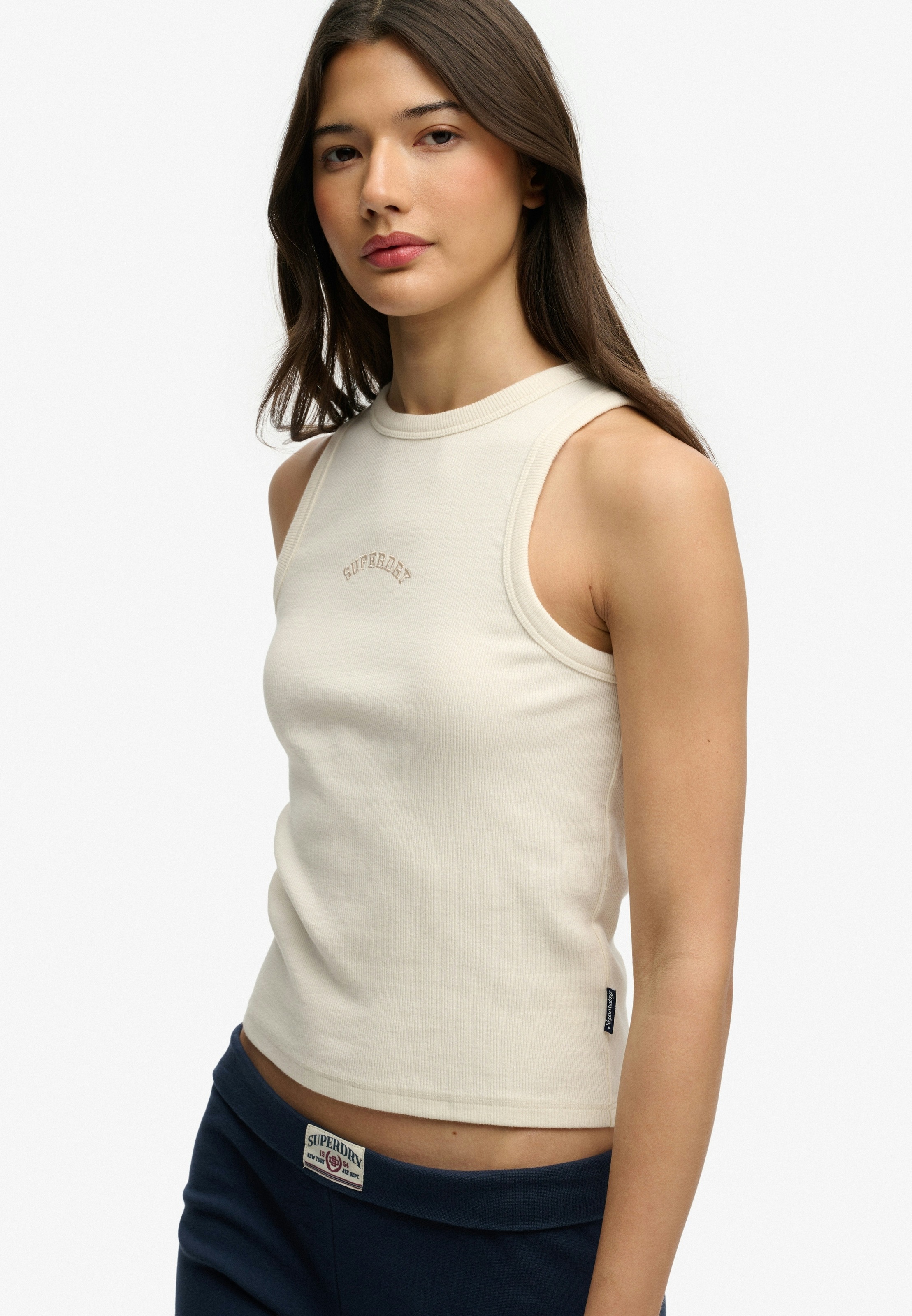Superdry Tanktop »ESSENTIAL LOGO RACER VEST« aus Baumwolle, Regular Fit, mit Rundhalsausschnitt, ärmelloses Design