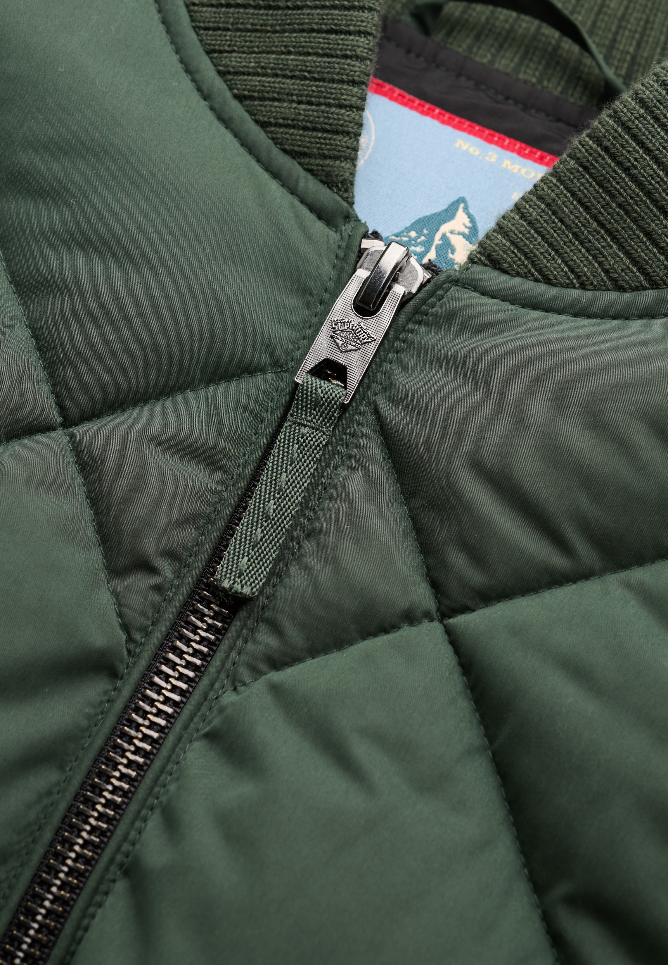 Superdry Steppjacke "Diamond Quilt Jacket" Regular Fit, Mit Reißverschluss, Aus Polyester Und Kunstfaser