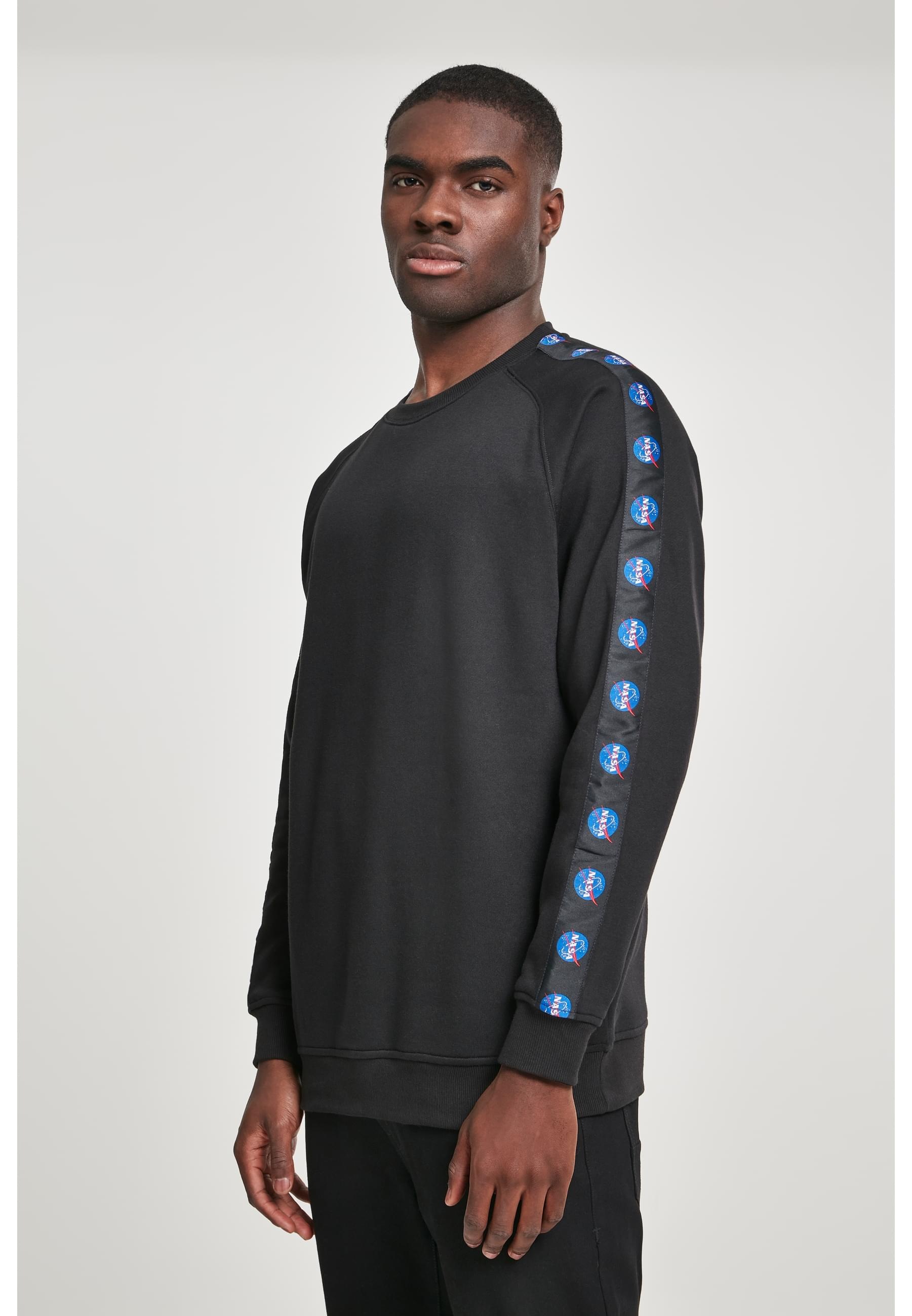MisterTee Rundhalspullover »MisterTee Herren NASA Insignia Tape Crewneck«, (1 tlg.)