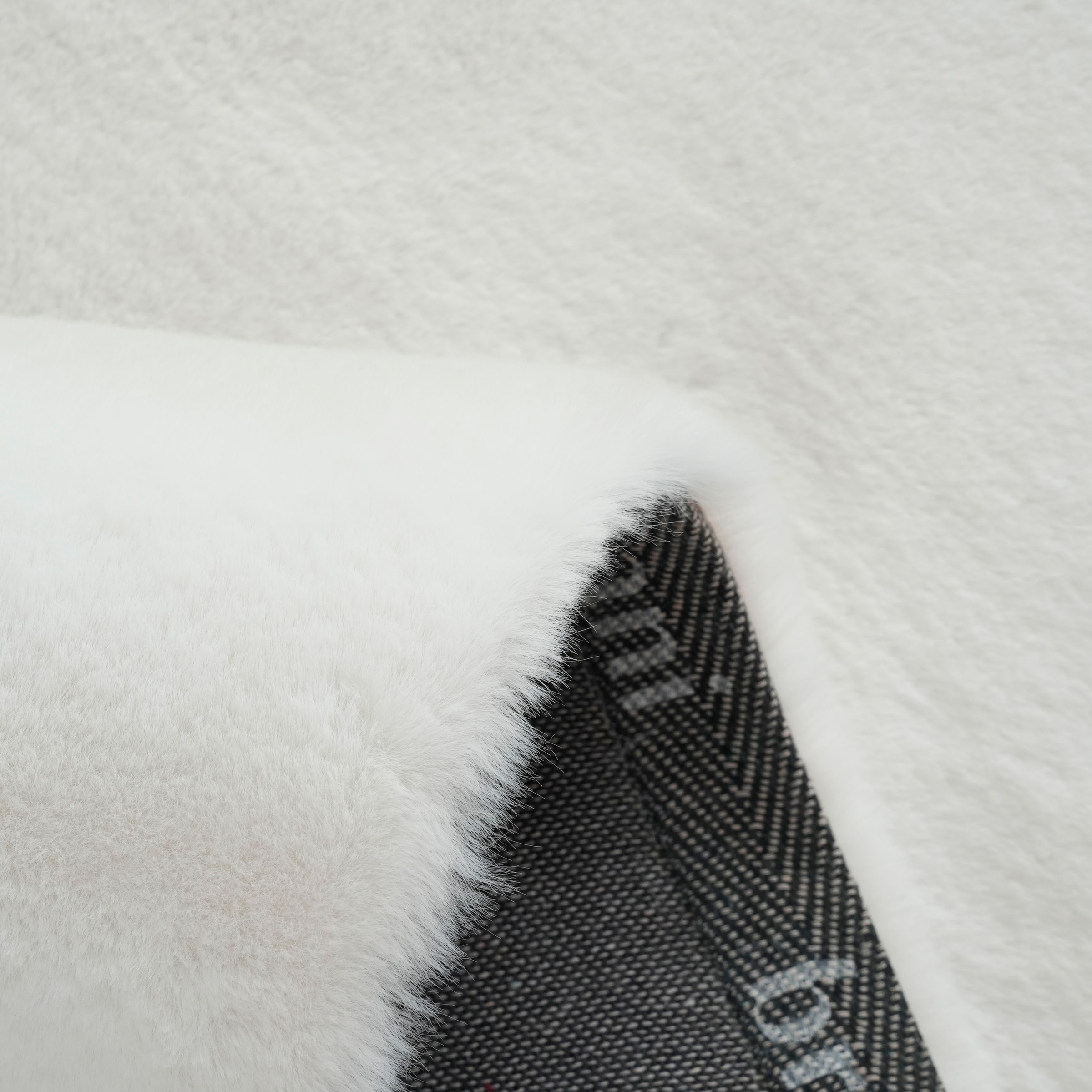 Bruno Banani Hochflor-Teppich »Rabbit 2 Bean, Kunstfell Teppich, Modern, besondere Form«, U-förmig, 25 mm Höhe, Kaninchenfell-Haptik, Microfaser, Wohnzimmer, Schlafzimmer, Esszimmer