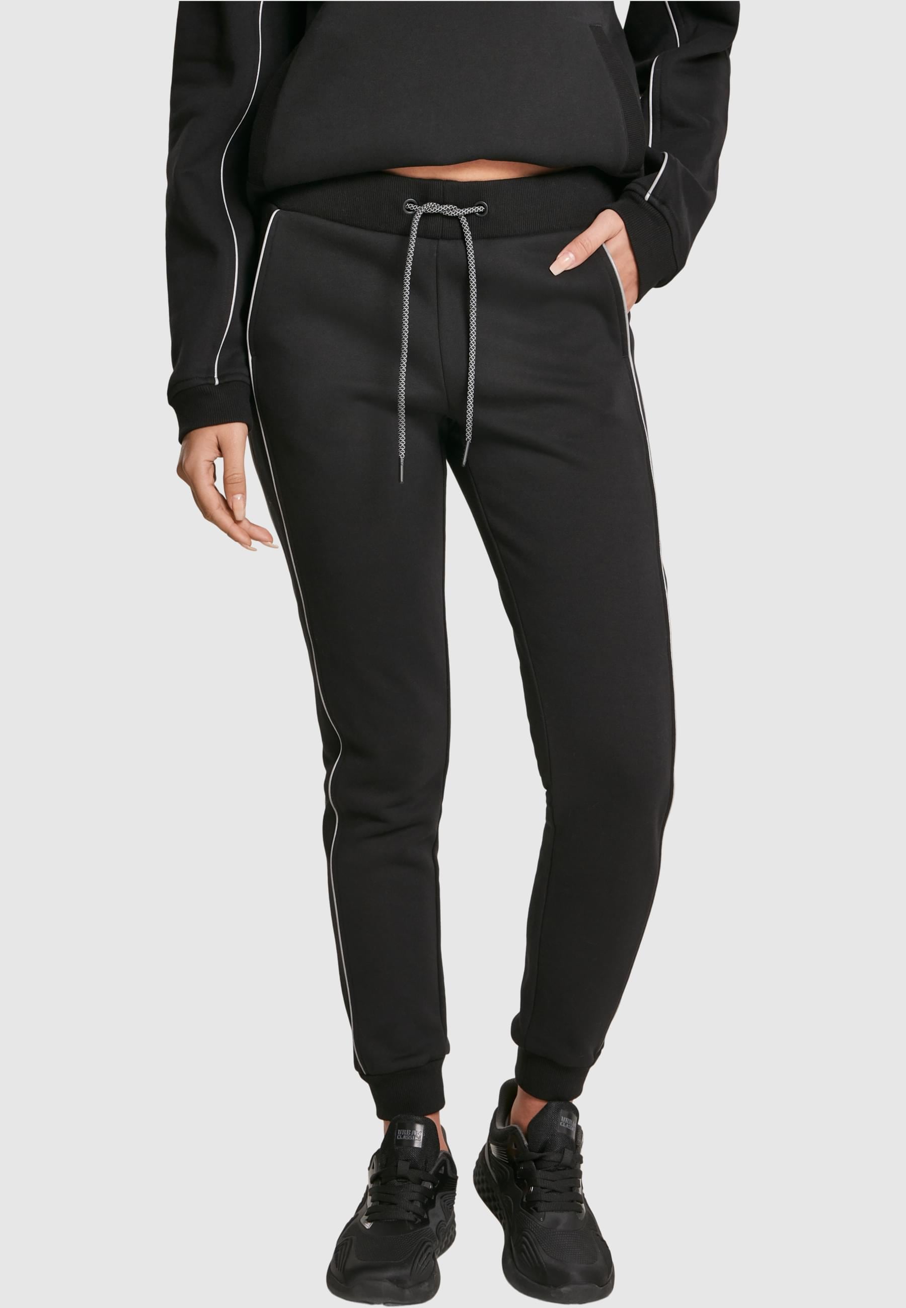 URBAN CLASSICS Jogginghose »Urban Classics Damen Ladies Reflective Sweatpants«, (1 tlg.)