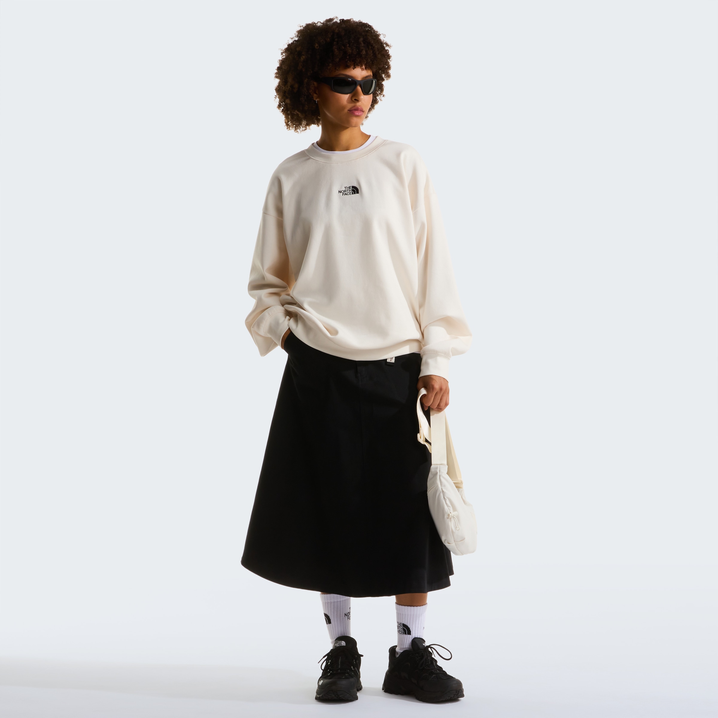 The North Face Sweatshirt »W ESSENTIAL OVERSIZE CREW«, sportlicher Stil, aus Baumwolle und Polyester
