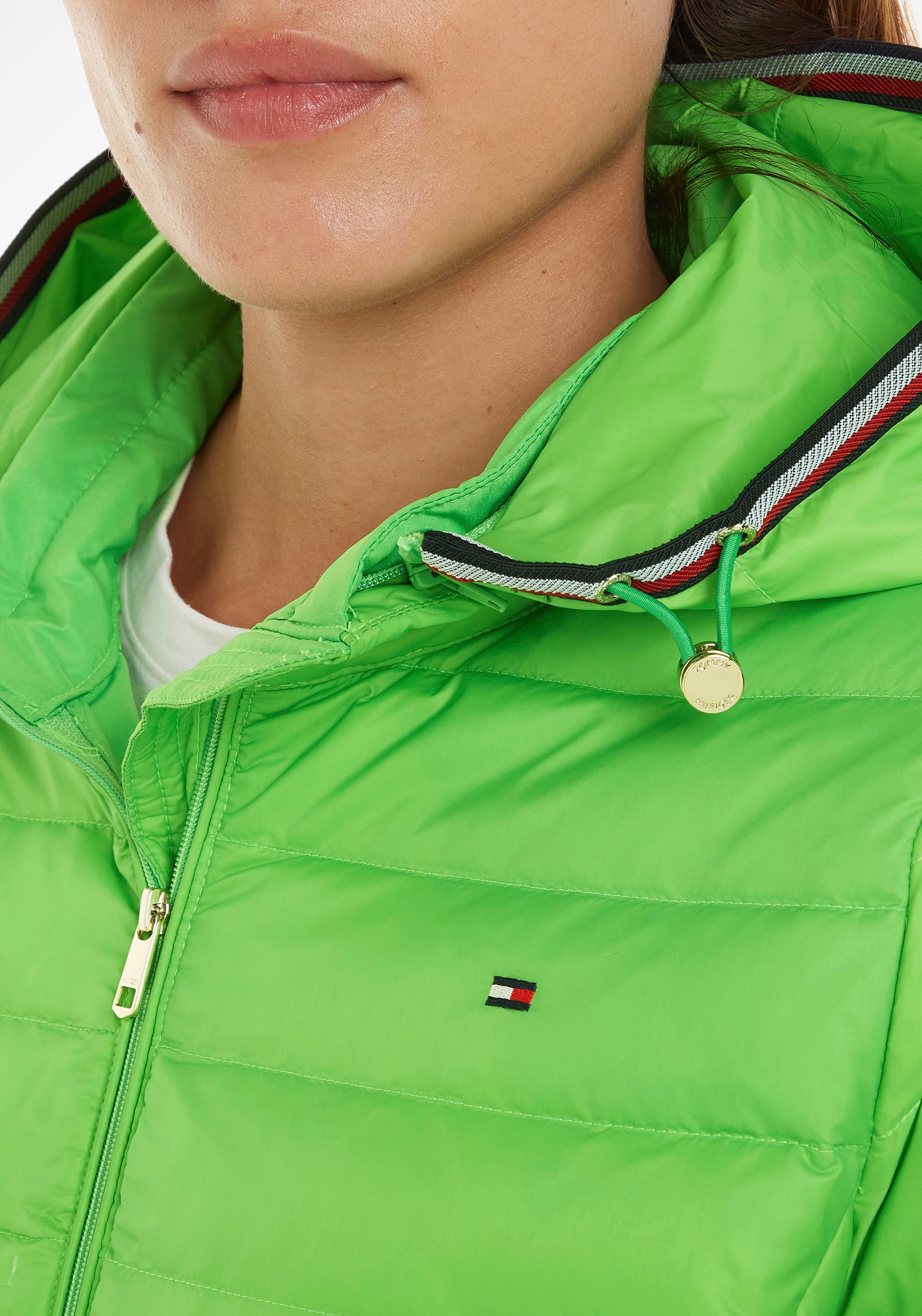 Tommy Hilfiger Steppjacke »LW DOWN JACKET«, mit Elastikabschluss an der Kapuze in den typischen Hilfiger Farben