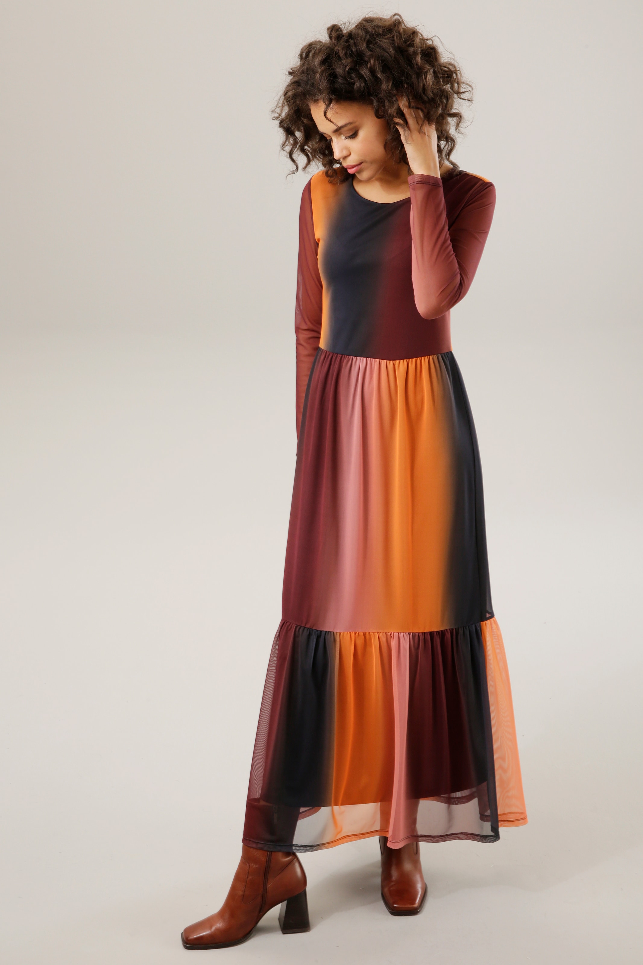 Aniston CASUAL Maxikleid, in trendigen Gewürzfarben im Farbverlauf
