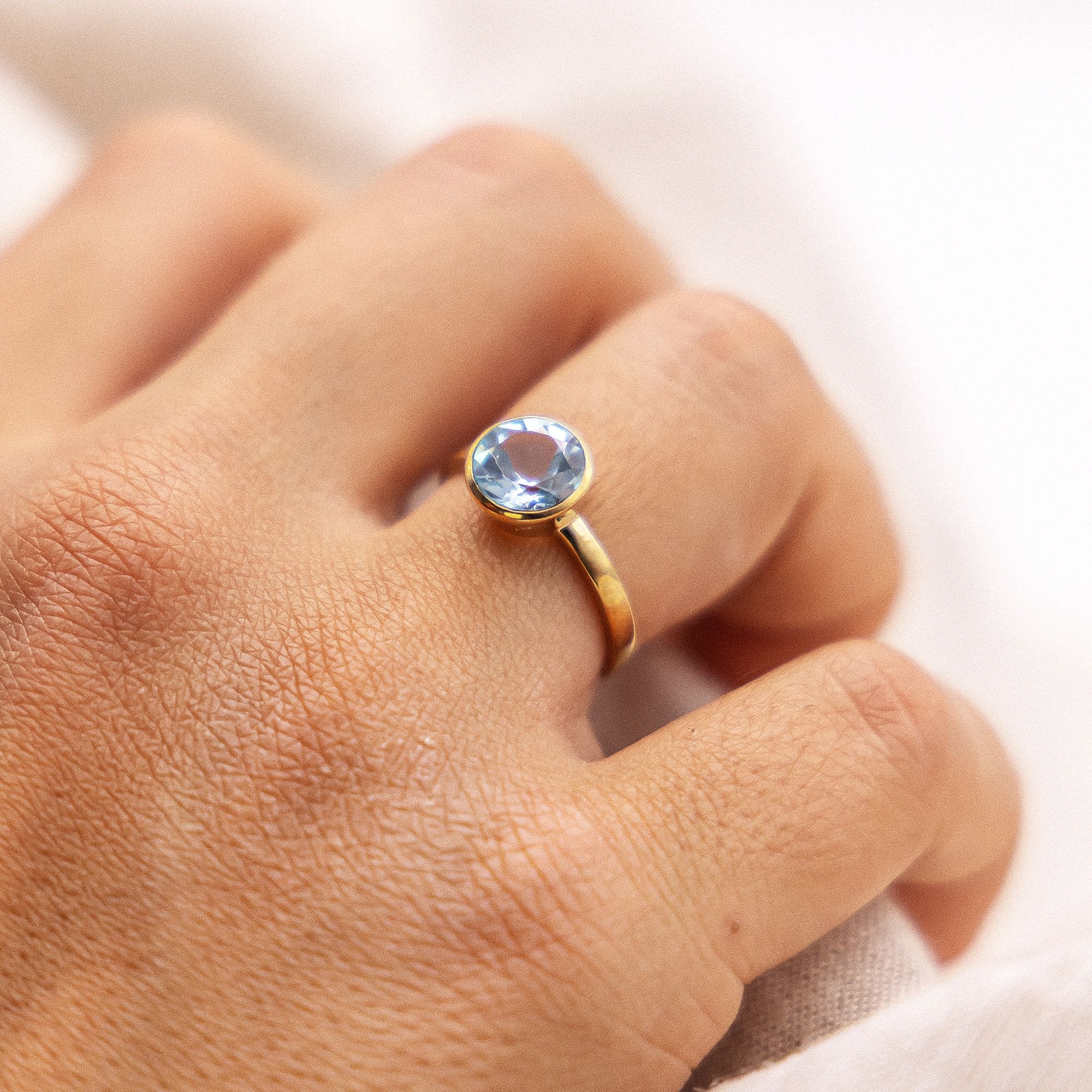 Fascination by Ellen K. Ring Yellow Gold 375 Blue Topaz Size 18.5 2