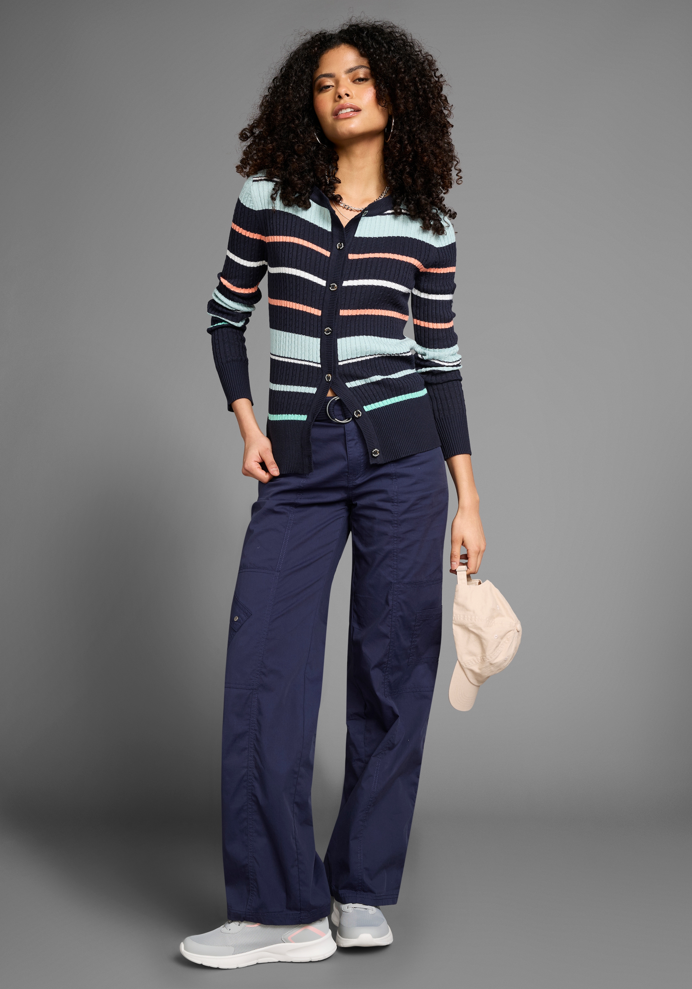 KangaROOS Strickjacke, mit Zopfmuster und Streifen