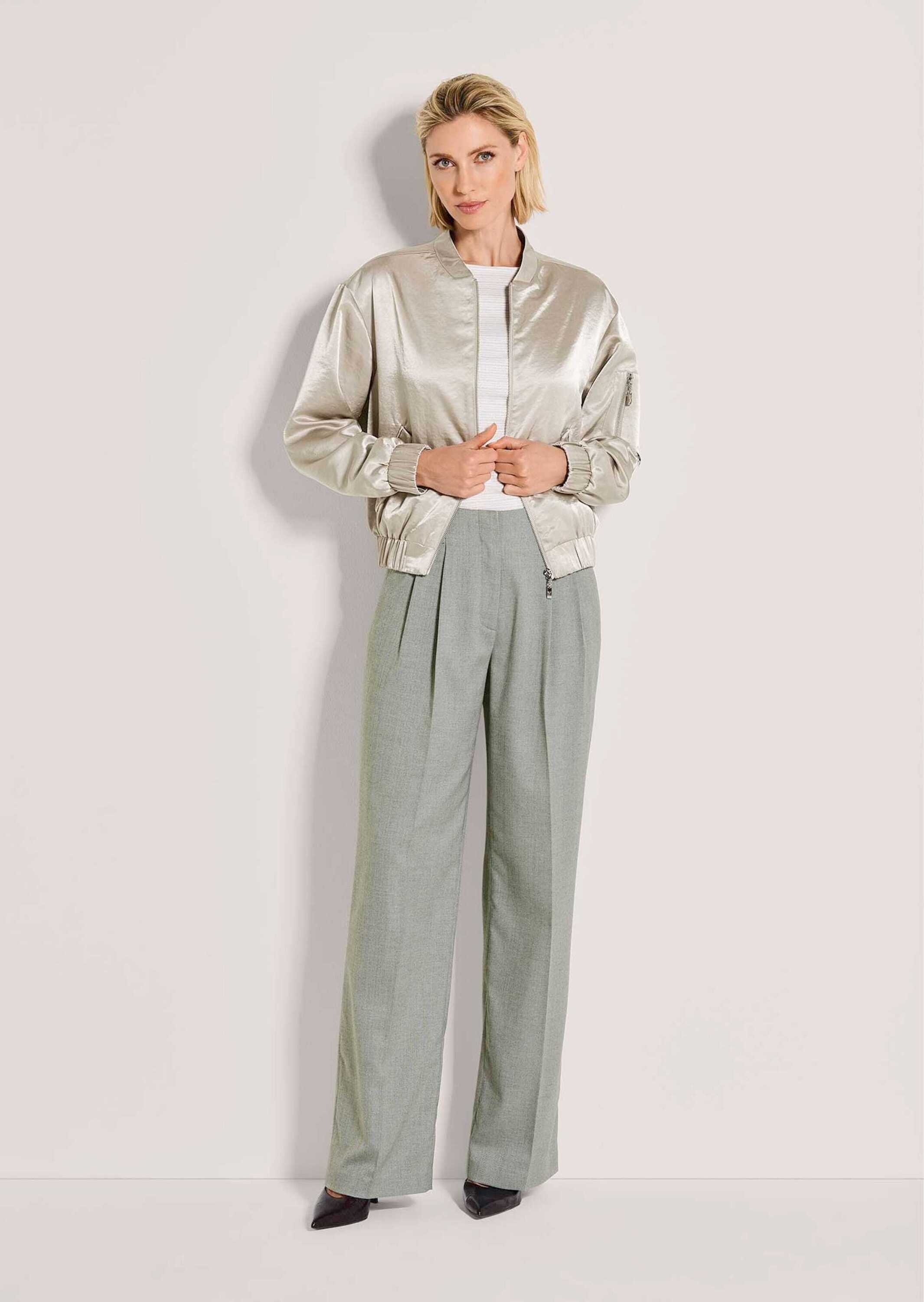 MADELEINE Kurzjacke "Blouson Elegante Glanzjacke mit Stehbund" leicht schim günstig online kaufen