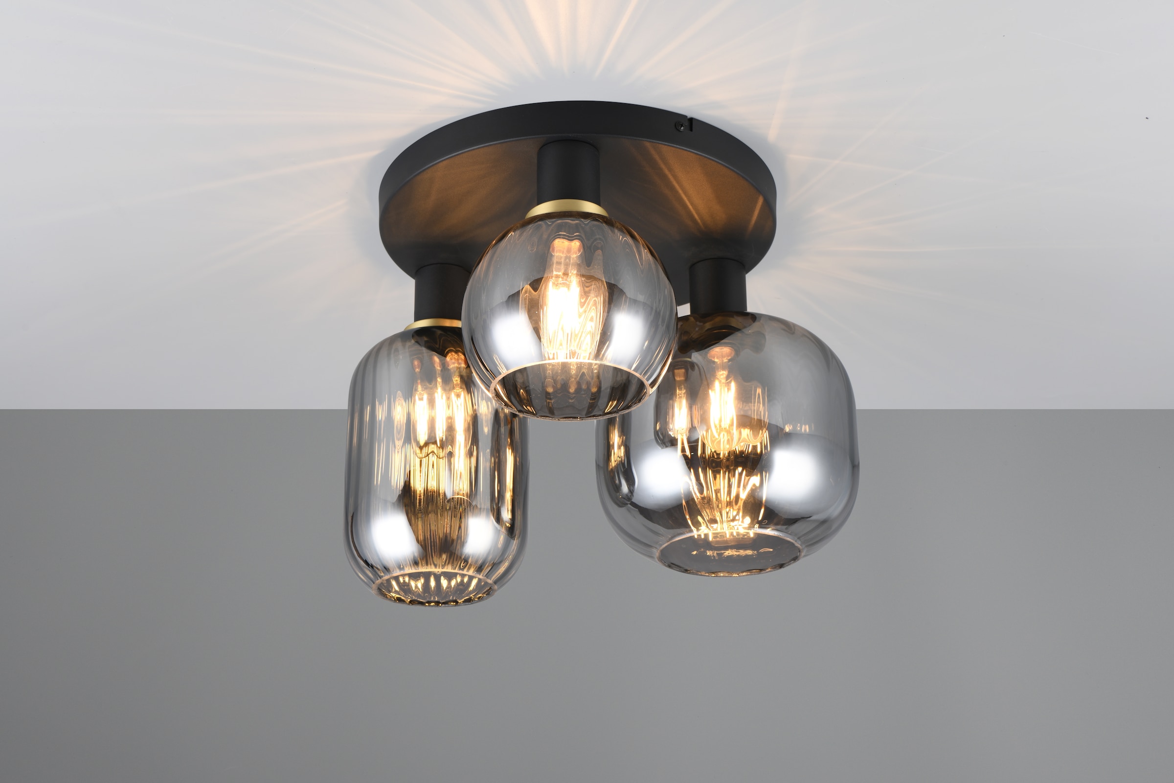TRIO Leuchten Deckenleuchte »DIVA, E27 Deckenlampe 3-flammig mit Glasschirm, exkl 3xE27 max 10W«, 3 flammig, Leuchtmittel E27 | Leuchtmittel wechselbar, Deckenlampe Ø 39cm, Glasschirme in 3 Formen, Lampe Wohnzimmer Küche