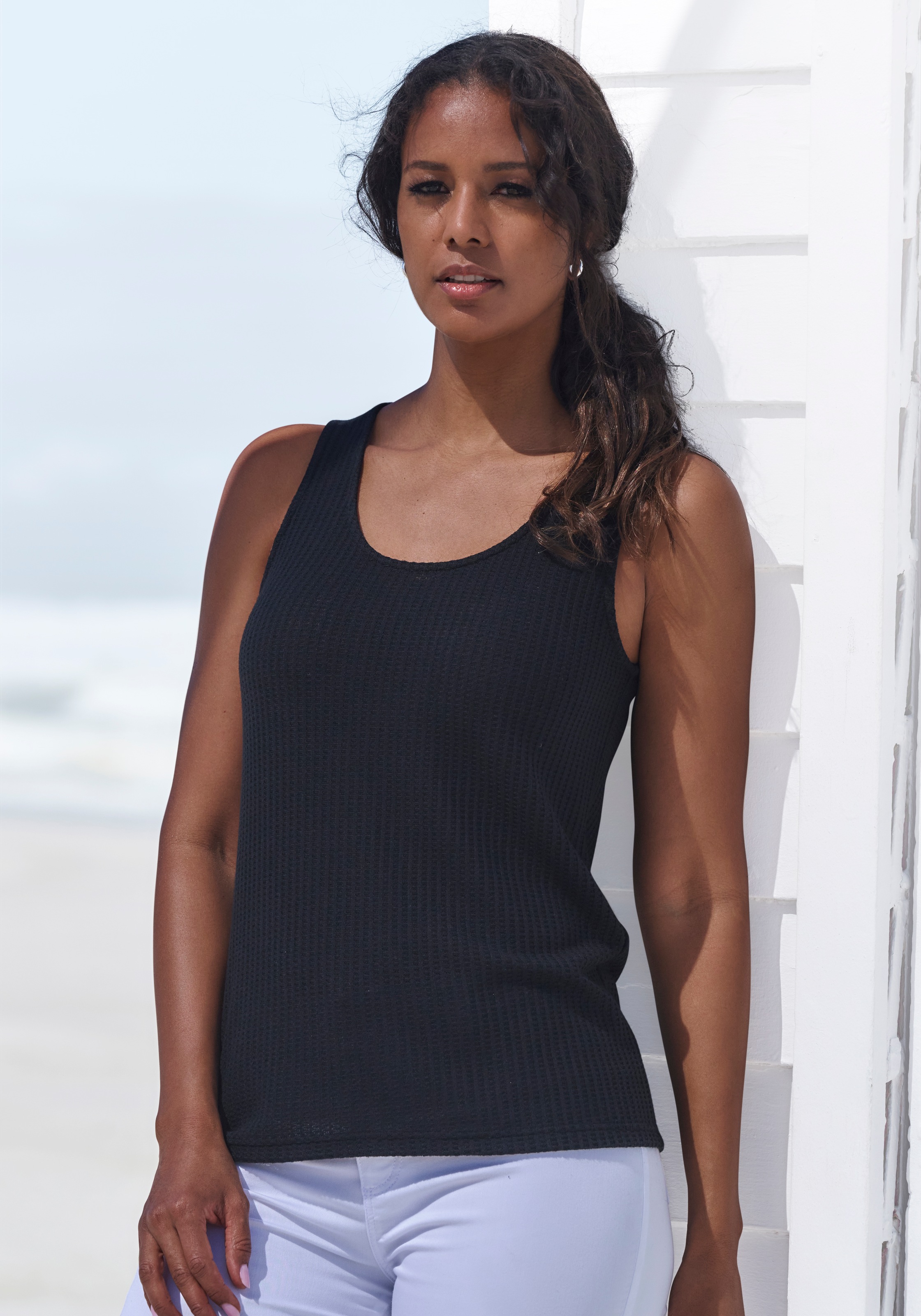 Trägertop VIVANCE "mit tropfenförmigem Cut-Out am Rücken", Damen, Gr. 48/50, beige (creme, schwarz), Piqué, Obermaterial: 69% Polyester (REPREVE), 28% Viskose, 3% Elasthan, Waffelmuster, unifarben, lässig geschnitten normal, Rundhals, Tops Trägertop, aus 