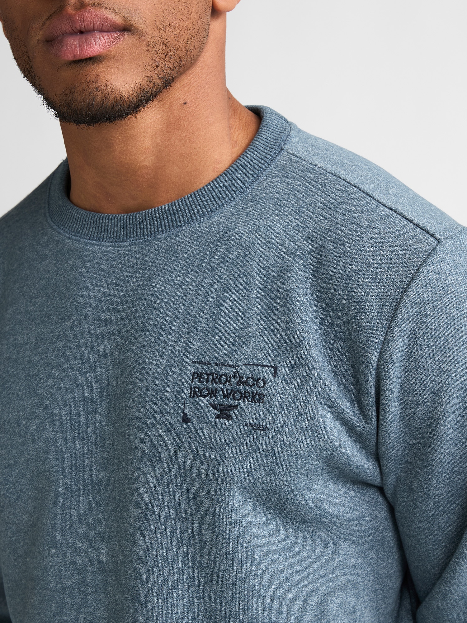 Petrol Industries Sweatshirt , mit Rundhalsausschnitt, kleine Logostickerei
