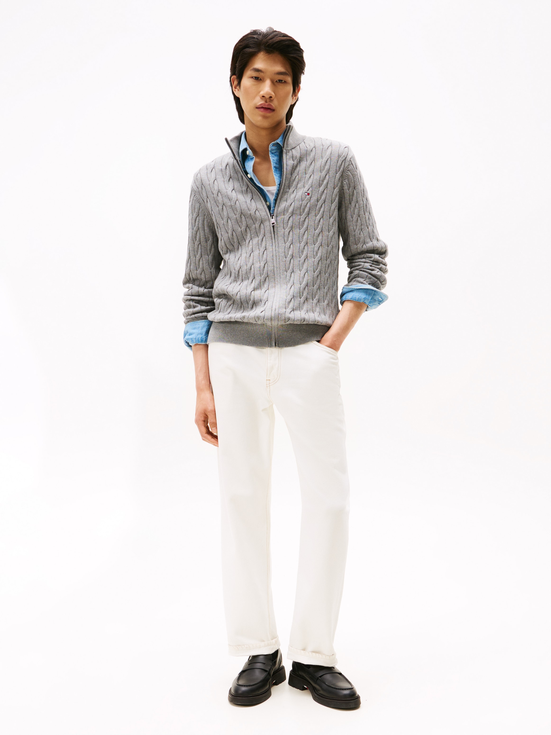 Thumbnail - Tommy Hilfiger Strickjacke "CLASSIC COTTON CABLE ZIP THROUGH" mit Rippstrickstehkragen, mit Zopfstrickmuster