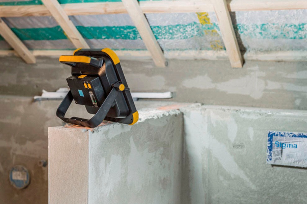 Brennenstuhl LED Arbeitsleuchte, mit Bluetooth Lautsprecher und integrierter Powerbank