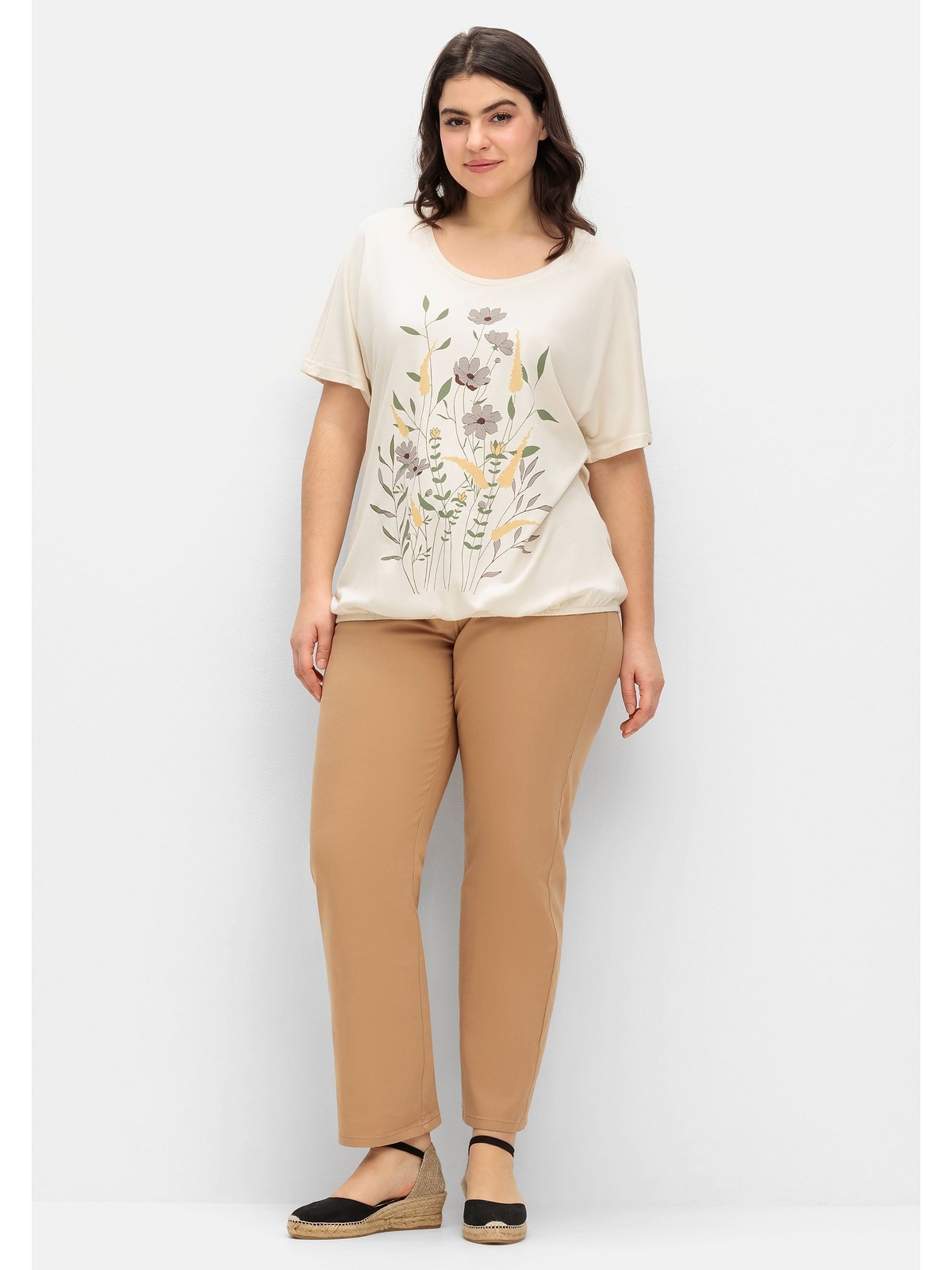Sheego Rundhalsshirt »Große Größen«, mit Blumen-Frontprint