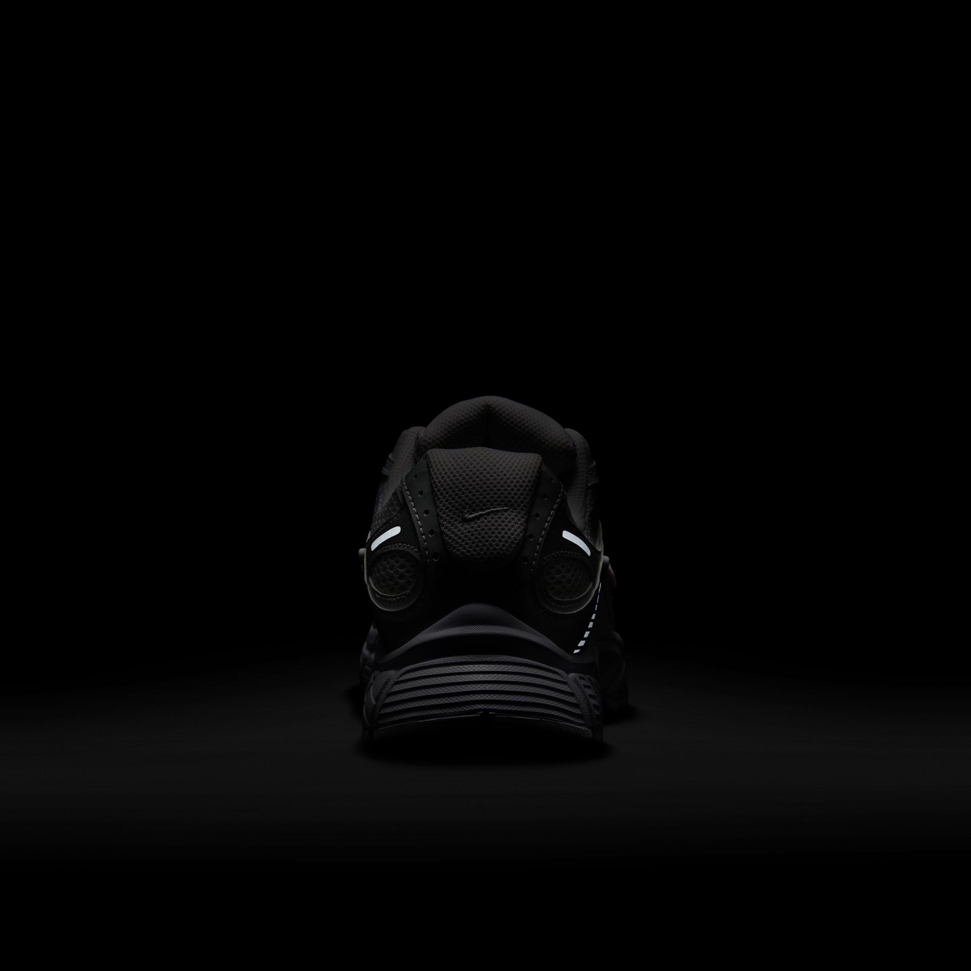 Nike Sportswear Sneaker »Nike V5 RNR«  inspiriert vom Design des Y2K Nike Vomero 5