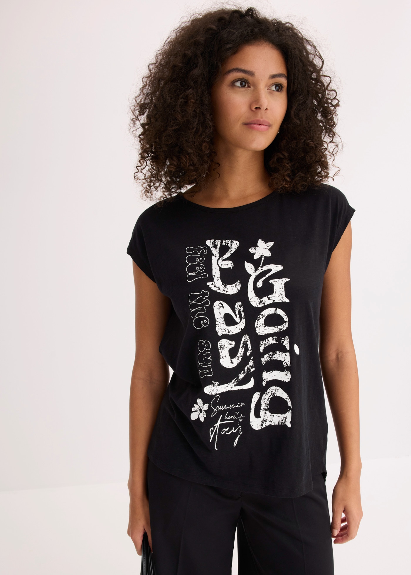 bonprix Longshirt aus Baumwolle, mit modischem Druck, Slim Fit, Kurzarm-Design