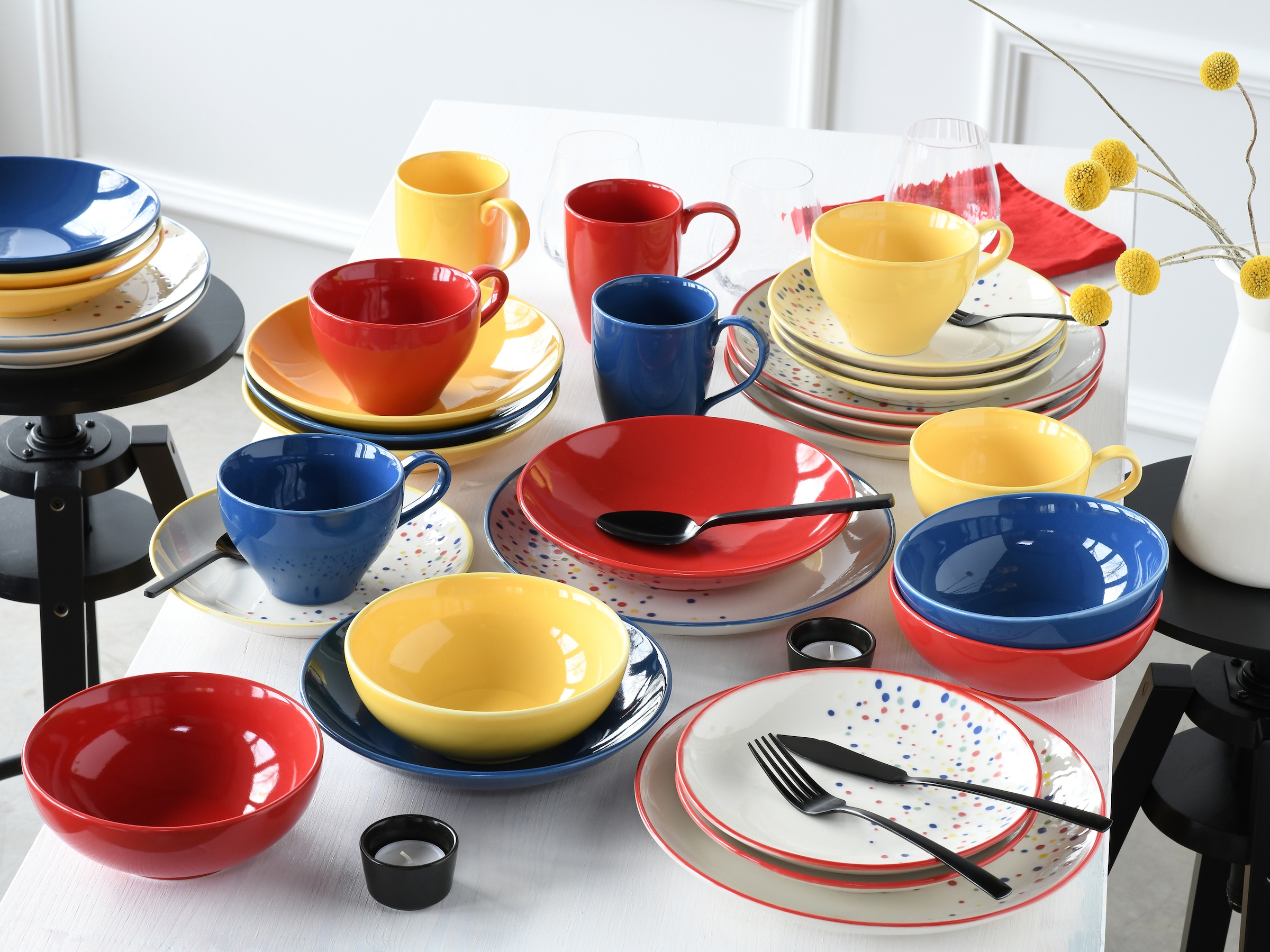 CreaTable Teller-Set »Joy, Tellerset 12-tlg.«, (Set, 12 tlg.), Unregelmäßige bunte Punkte, Gute Laune Geschirr, Frisch, Freundlich