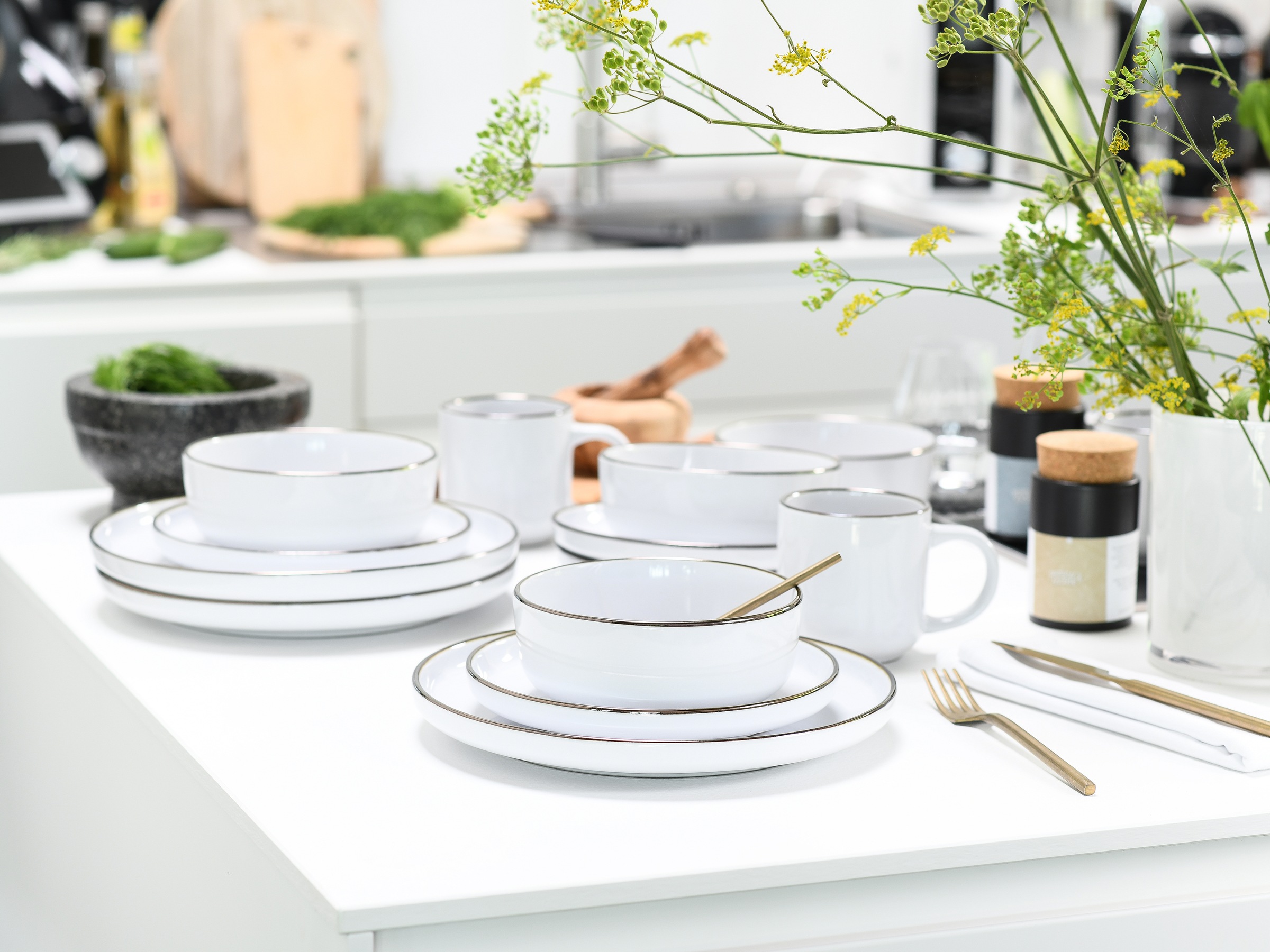 CreaTable Kombiservice »Nordic Festive, Service 30-tlg.« Minimalistisches Design, Dezente goldene Akzente