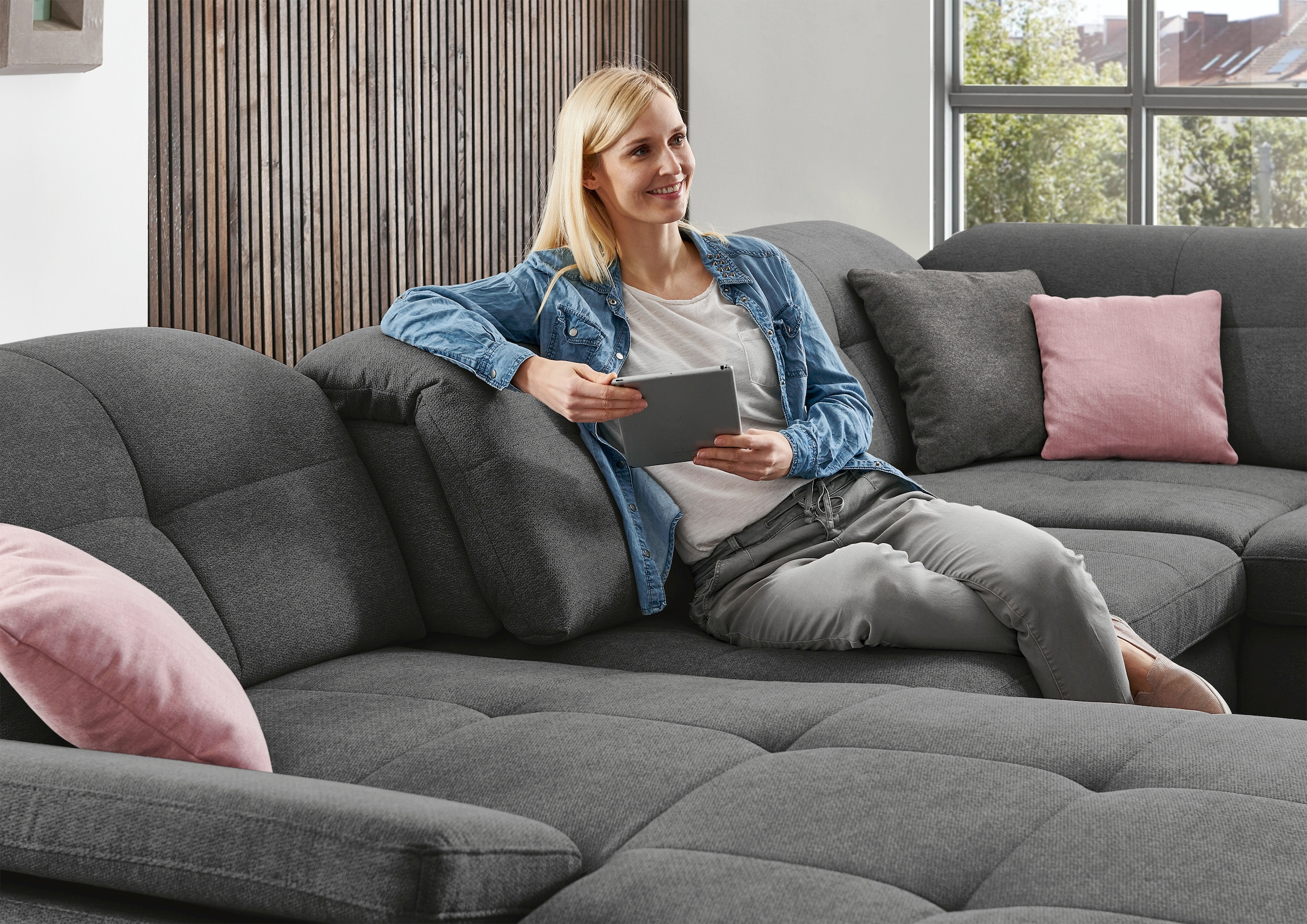 Die PlanBar Ecksofa »MP-IN16012 L-Form, mit Kaltschaum-Polsterung«, inkl. Sitztiefenverstellung wahlweise mit weiteren Funktionen