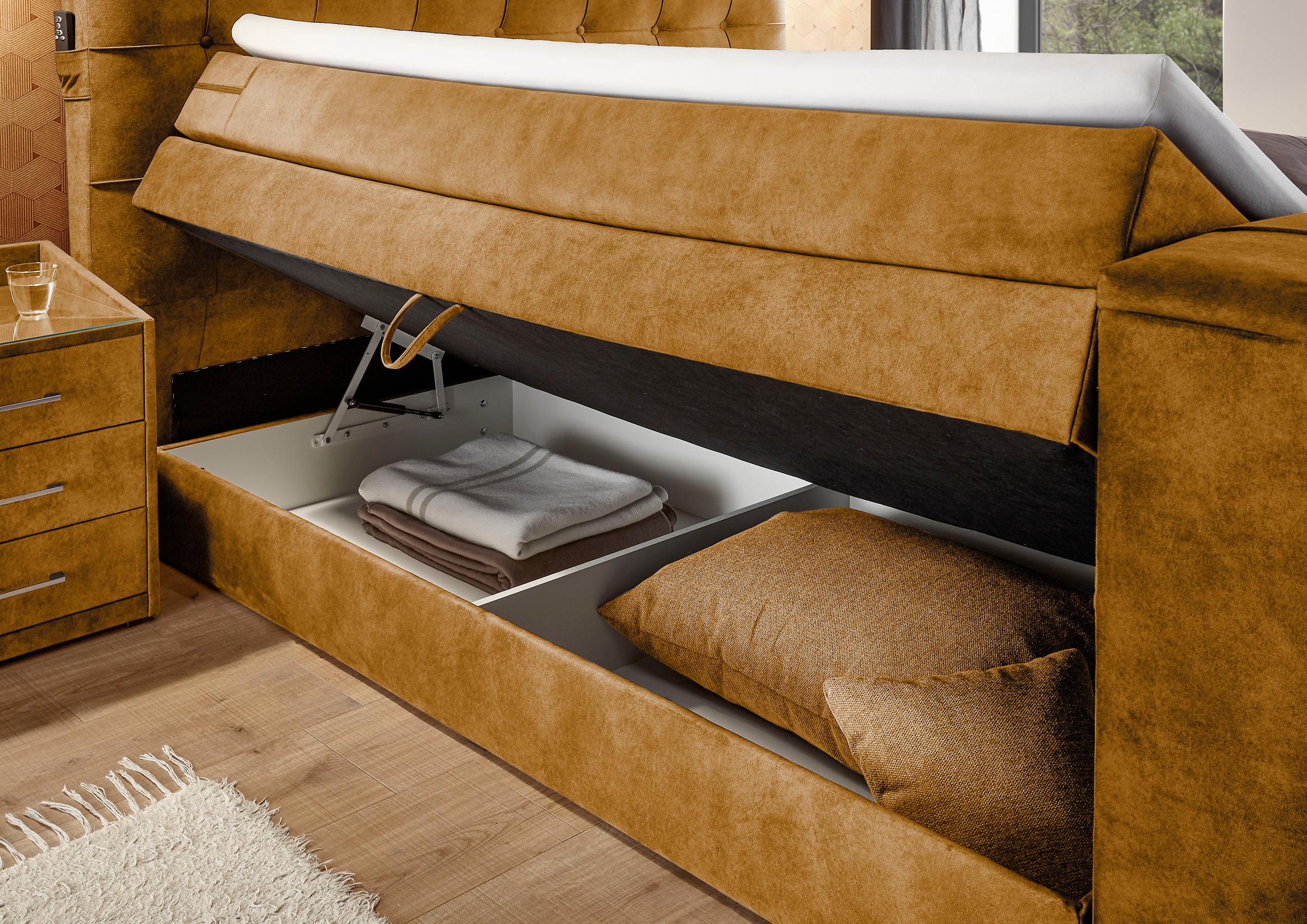 set one by Musterring Boxspringbett »Richmond«, mit Duo-Matratze (H2/H3), versenkbarer TV-Halterung (bis 40 Zoll) und Fernbedienung. Wahlweise mit/ohne Bettkasten