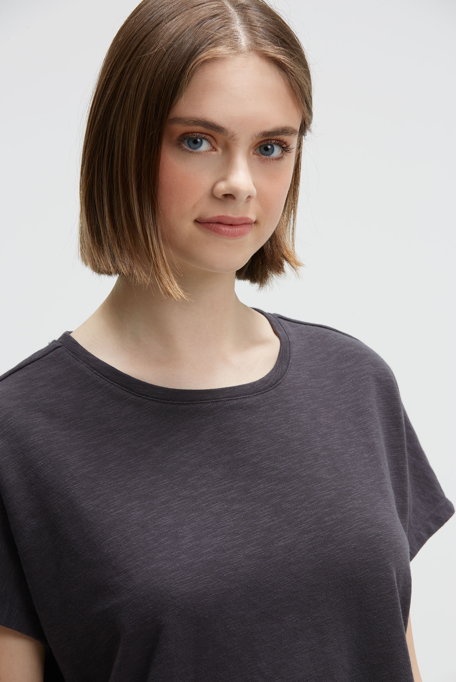 SOCCX Rundhalsshirt mit längerer Rückenpartie