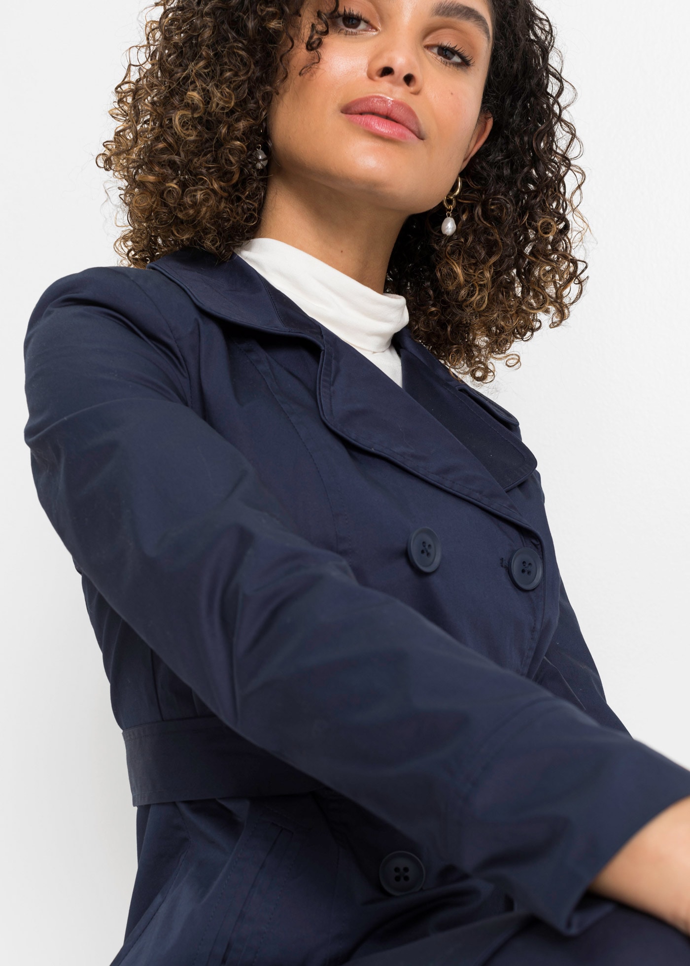 bonprix Trenchcoat mit abnehmbarem Bindegürtel, 2-Reiher
