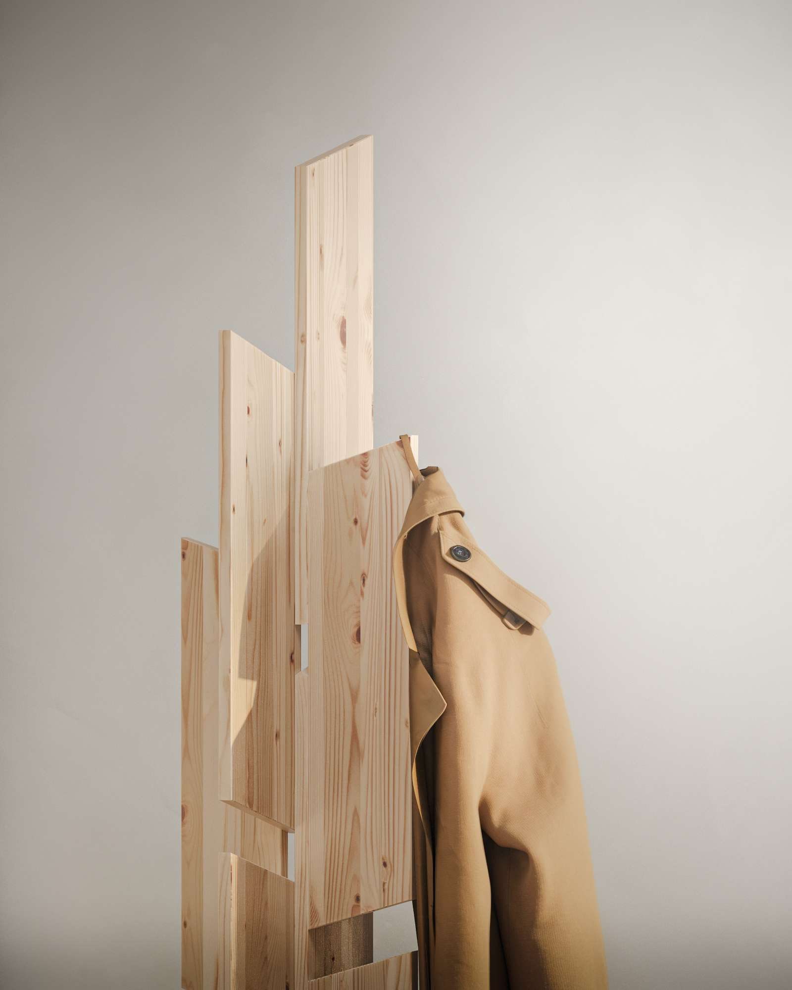 Karup Design Garderobenständer »Keeper Coat Stand, Kleiderständer mit 12 Haken, Made in Europe«, (B/H/T: ca 60 x 60 x 186 cm), frei stehend, vielseitig einsetzbar, FSC®-zertifiziertes Massivholz