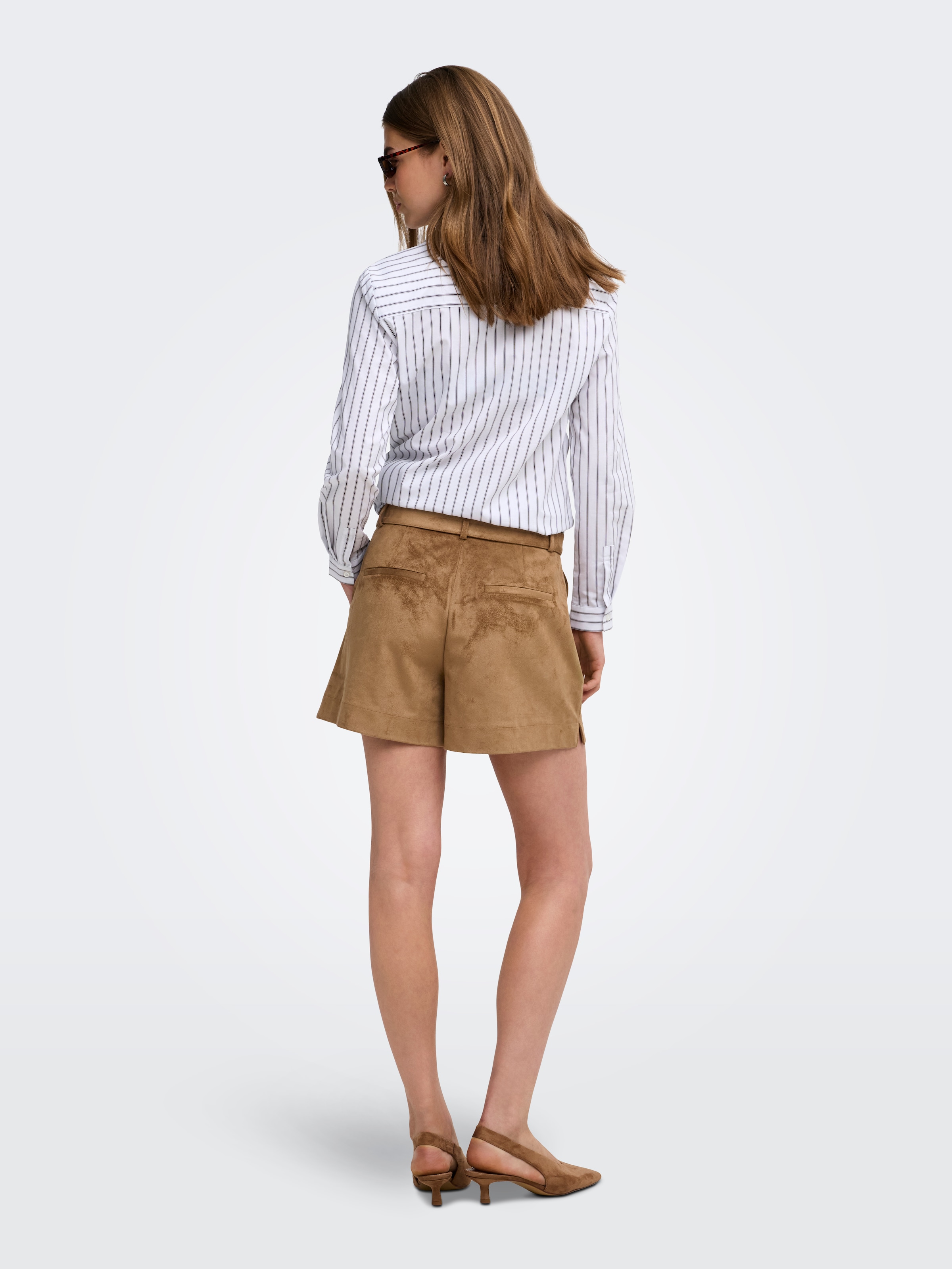 ONLY Shorts »ONLTAVIA HW FAUX SUEDE BELT SHORTS PNT«  Materialmix, Wildlederimitat, mit Gürtel