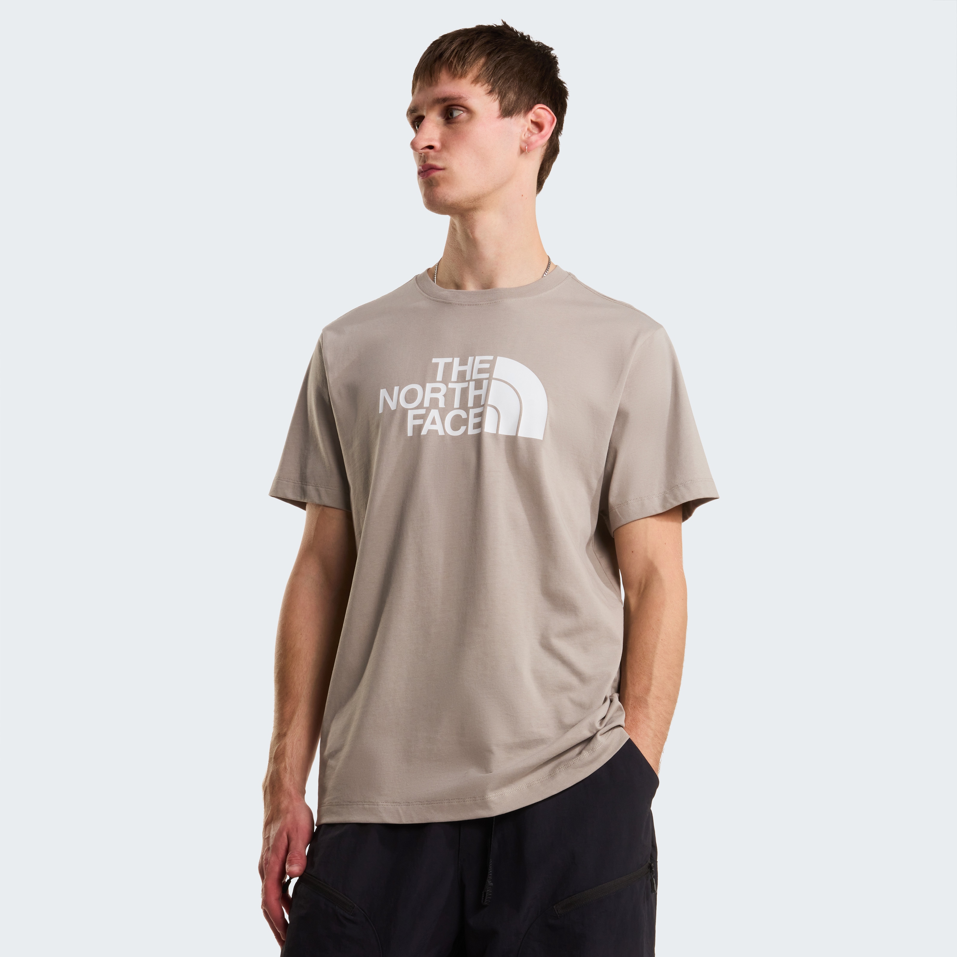 The North Face "M EVOLUTION HALF DOME REGULAR SHORT SLEEVE TEE" für Sportmode und Outdoormode, mit kurzen Ärmeln, sportlicher Stil