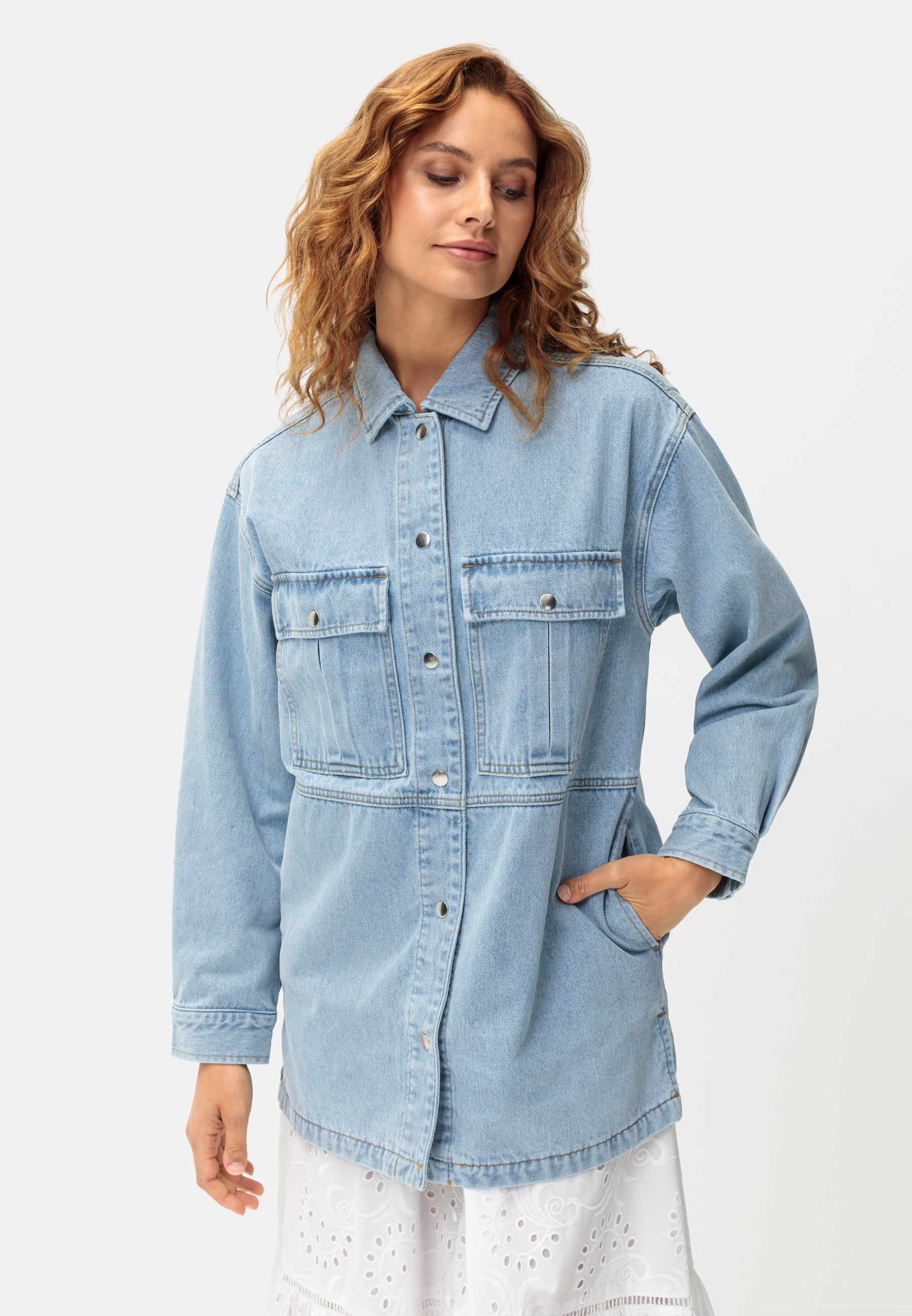 LASCANA Jeansjacke, mit seitlichen Schlitzen günstig online kaufen